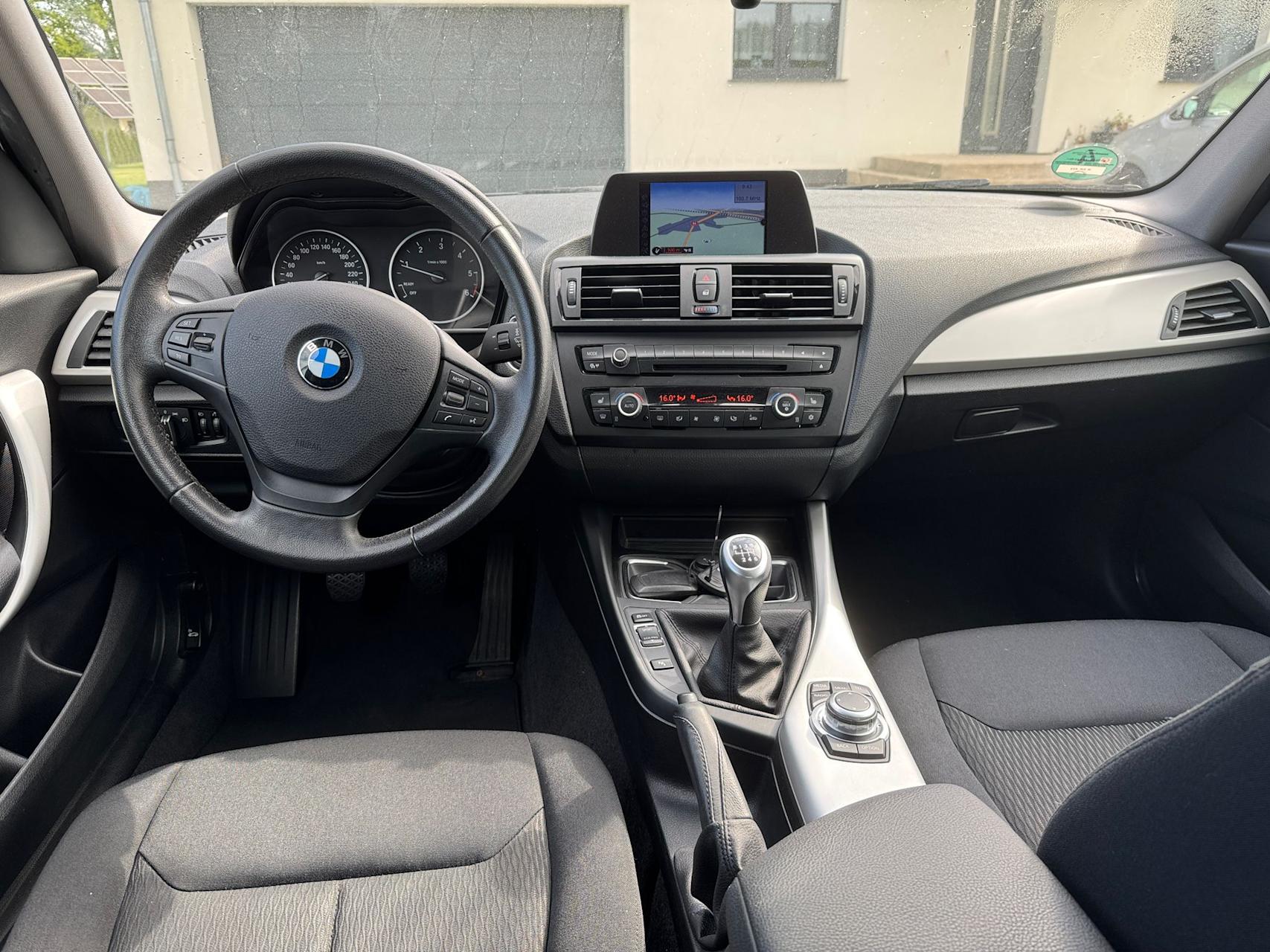 mauto BMW 118D szara 143KM