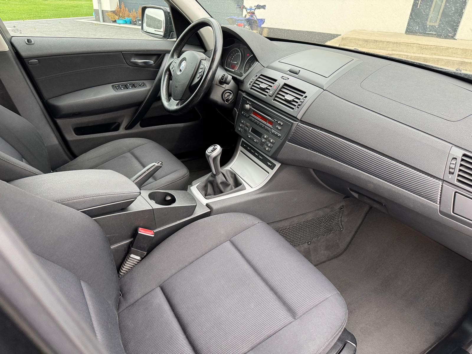 mauto BMW X3 czarna 177KM