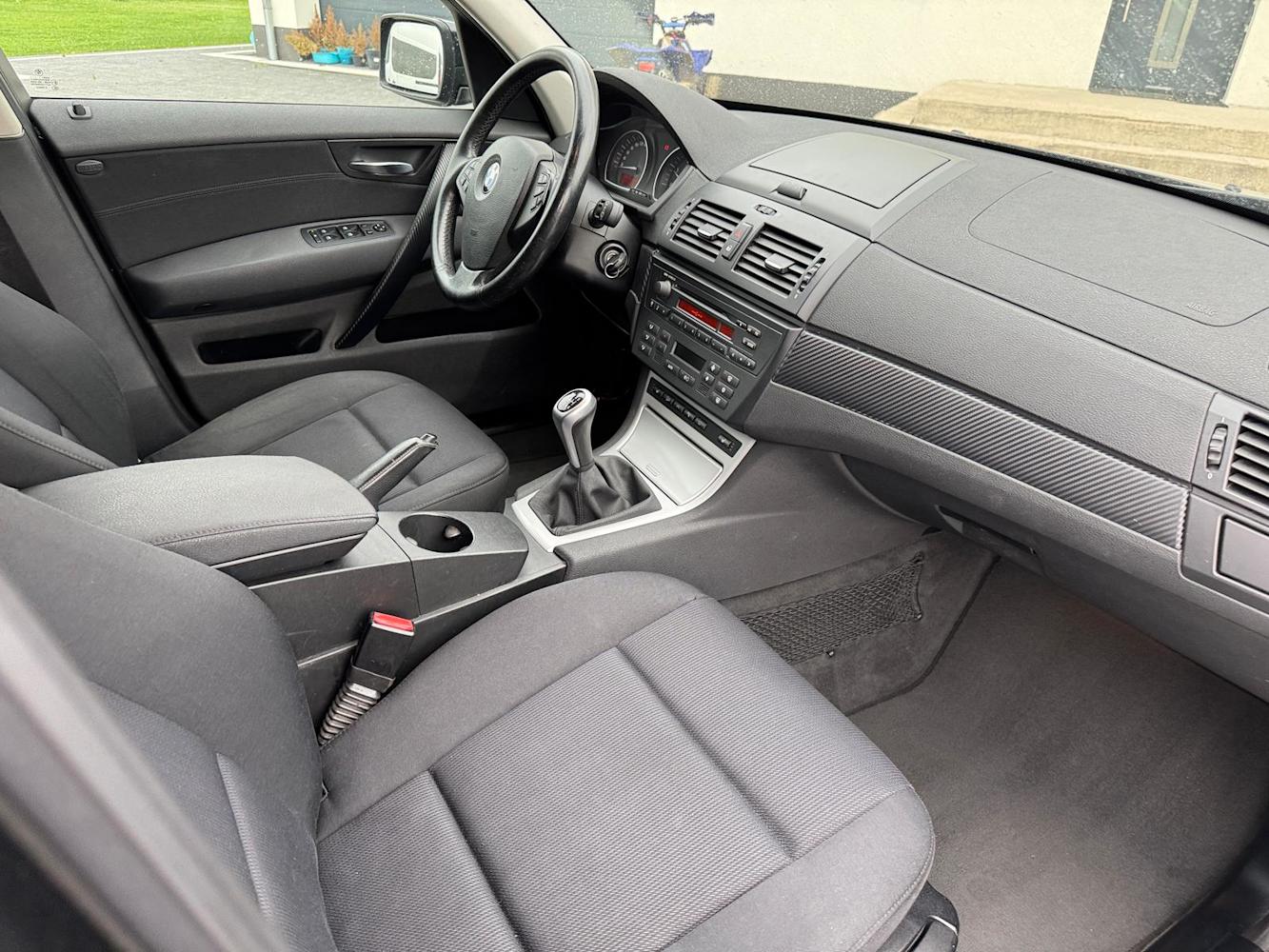 mauto BMW X3 czarna 177KM