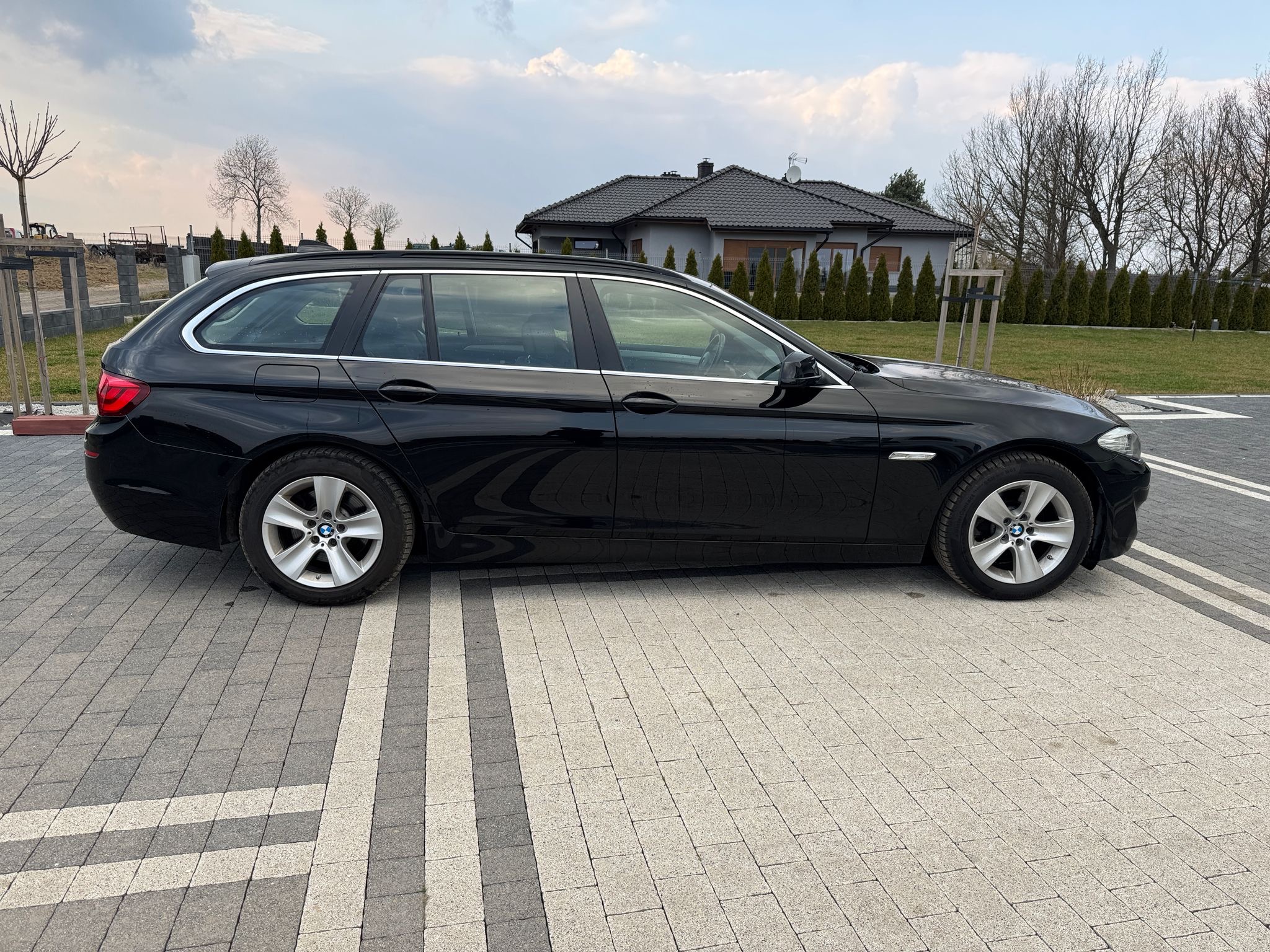 mauto BMW 520D F11 czarny manual 184KM