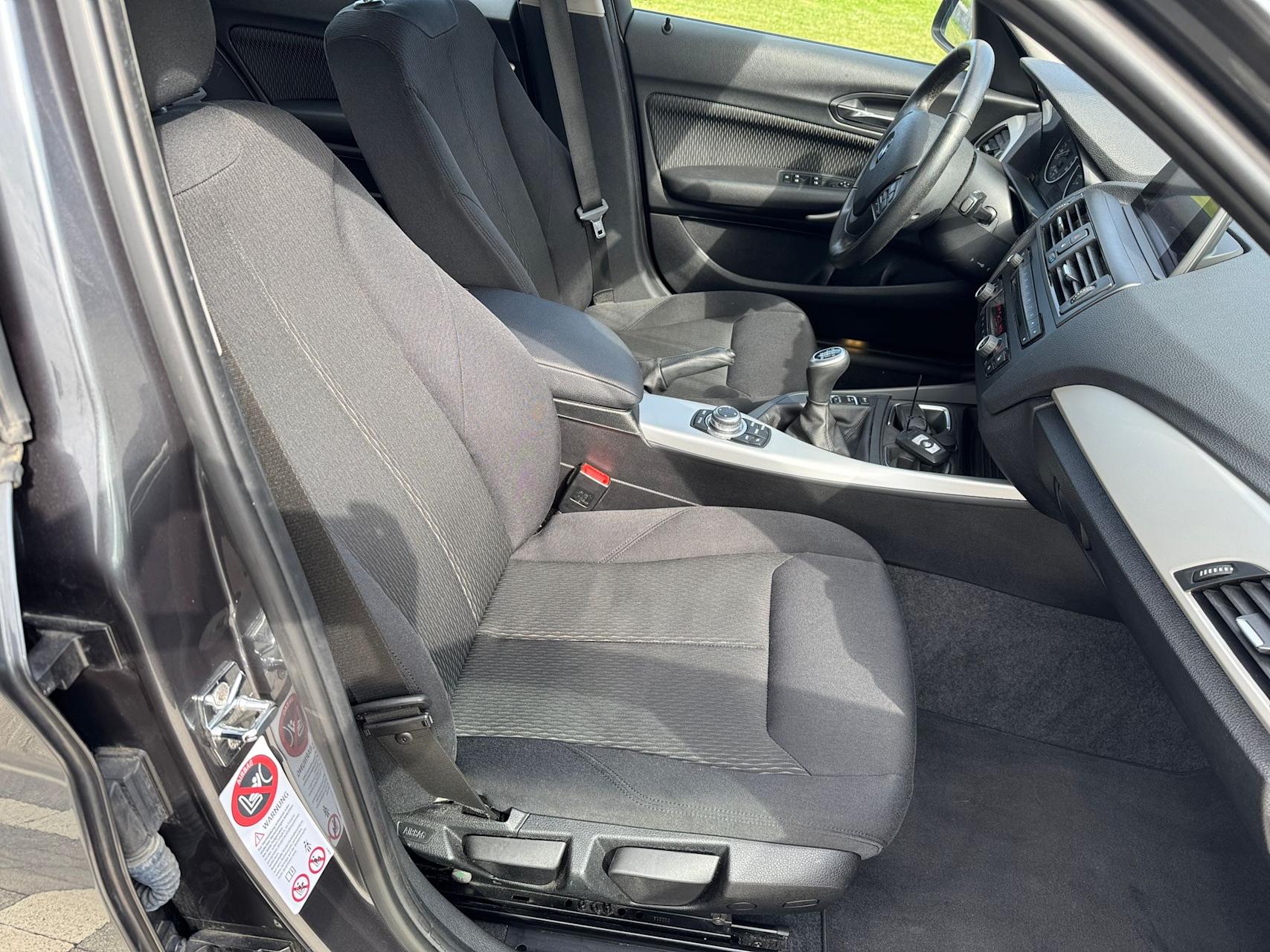 mauto BMW 118D szara 143KM