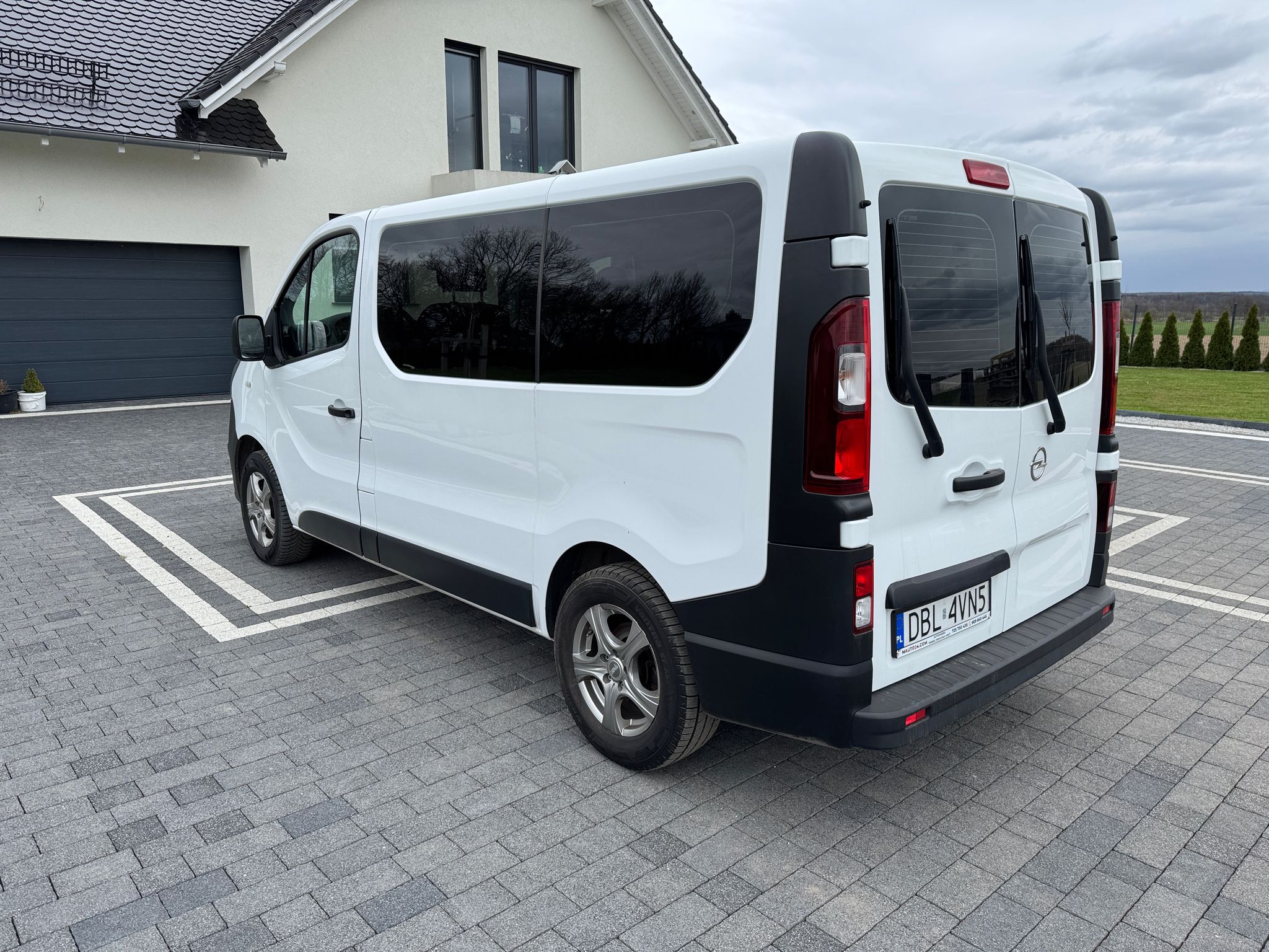 mauto Opel VIVARO 9 osób 2x klima ! 95KM