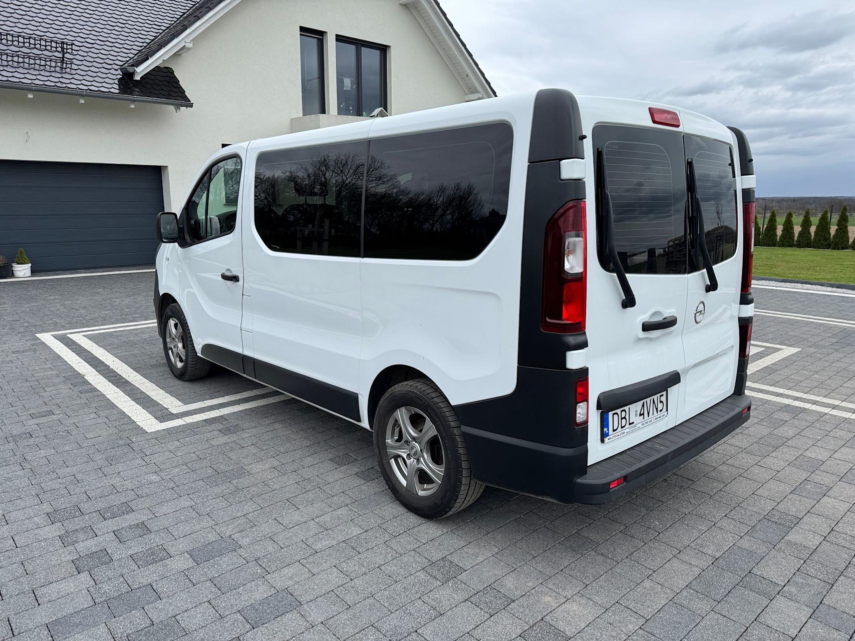 mauto Opel VIVARO 9 osób 2x klima ! 95KM