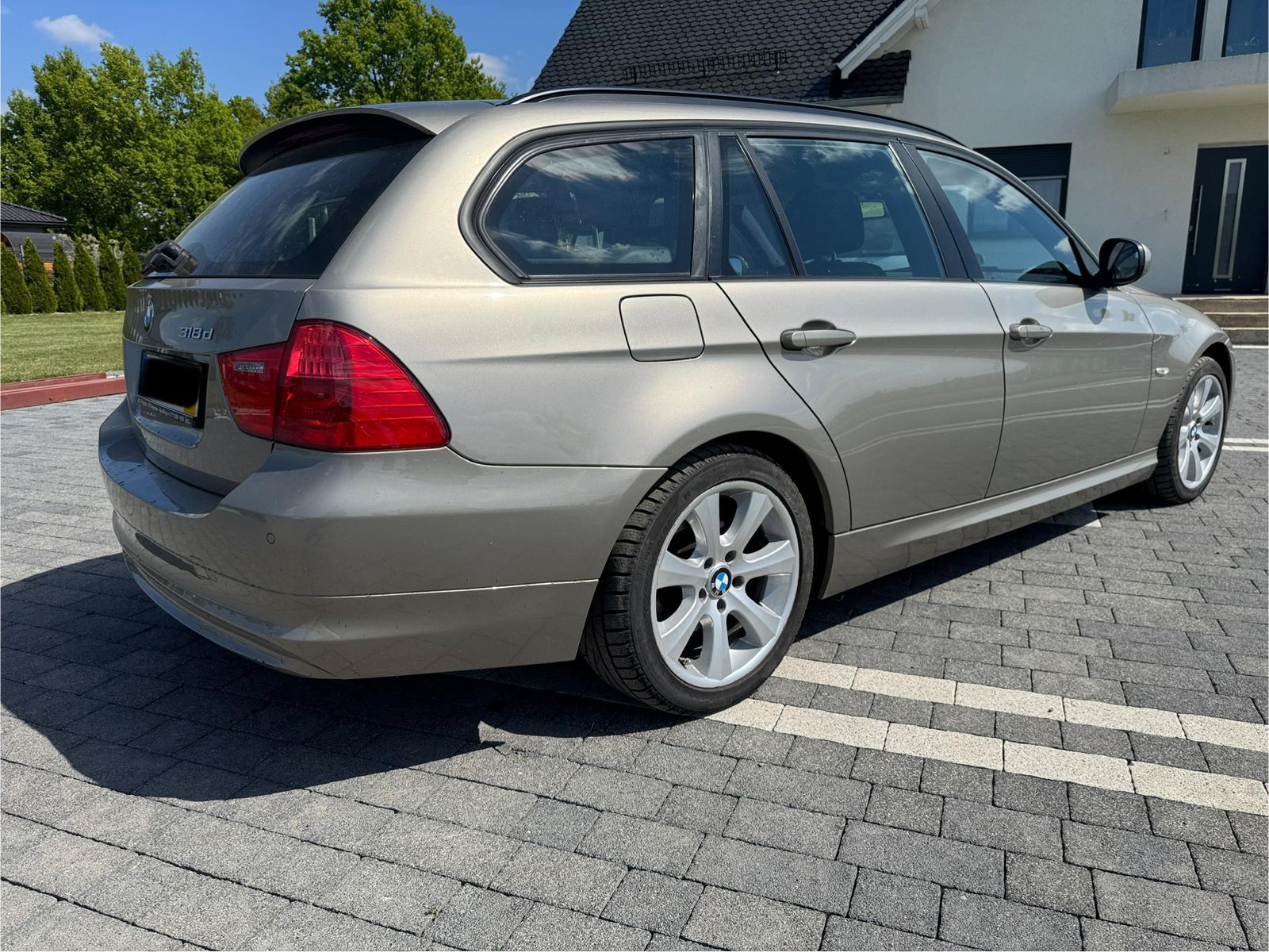 mauto BMW 318D Touring złota 143KM