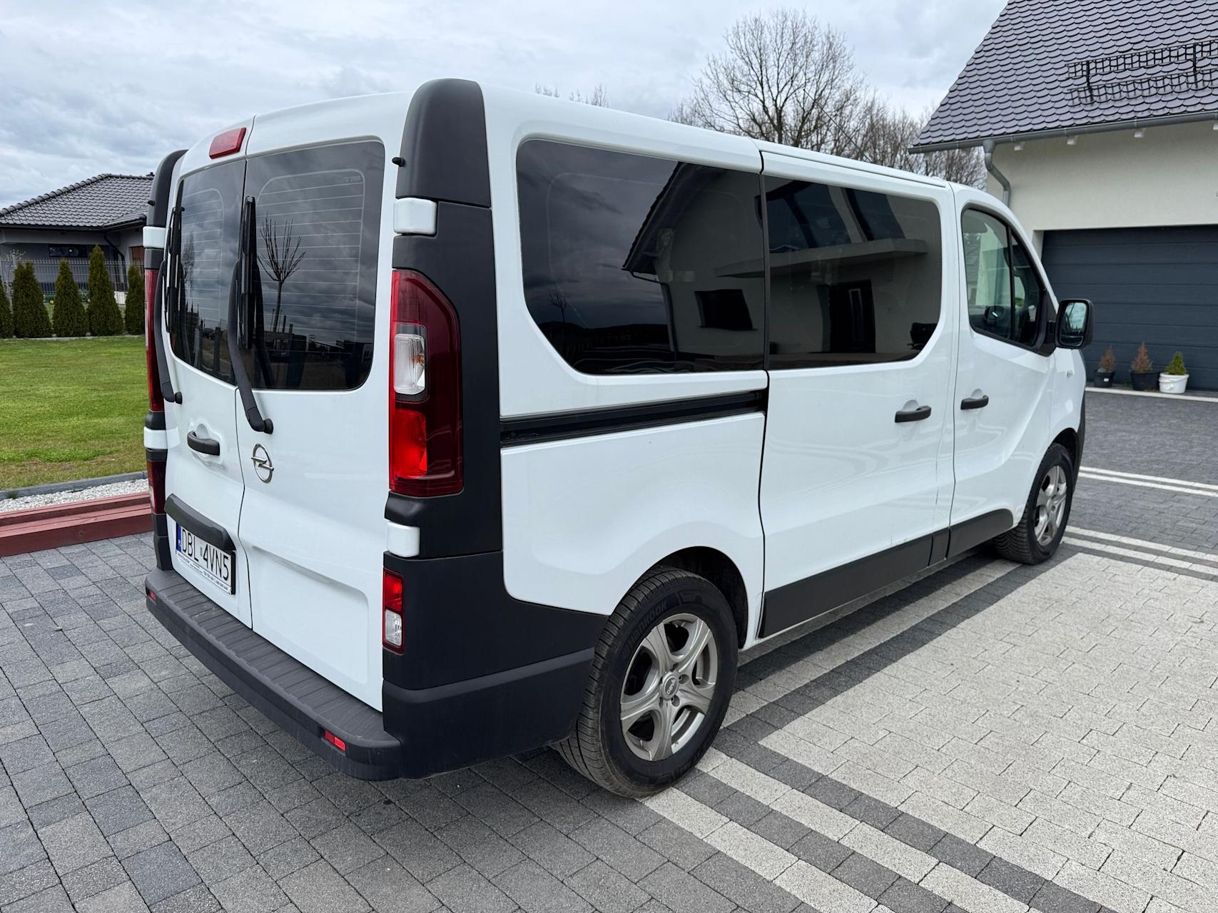 mauto Opel VIVARO 9 osób 2x klima ! 95KM