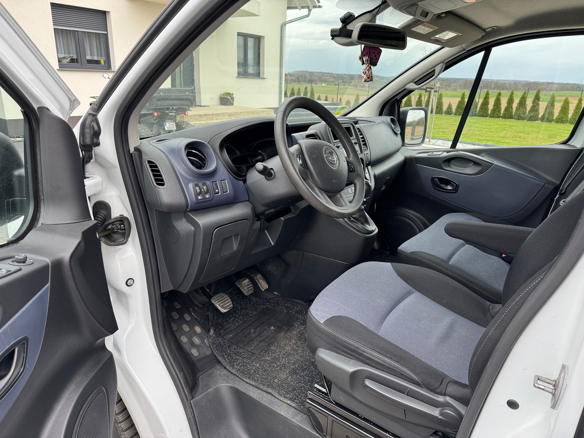 mauto Opel VIVARO 9 osób 2x klima ! 95KM