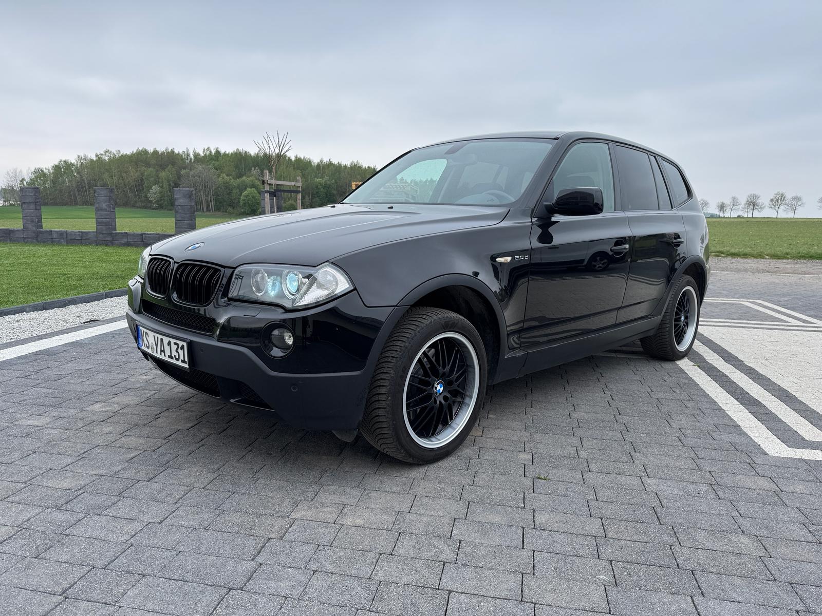 mauto BMW X3 czarna 177KM