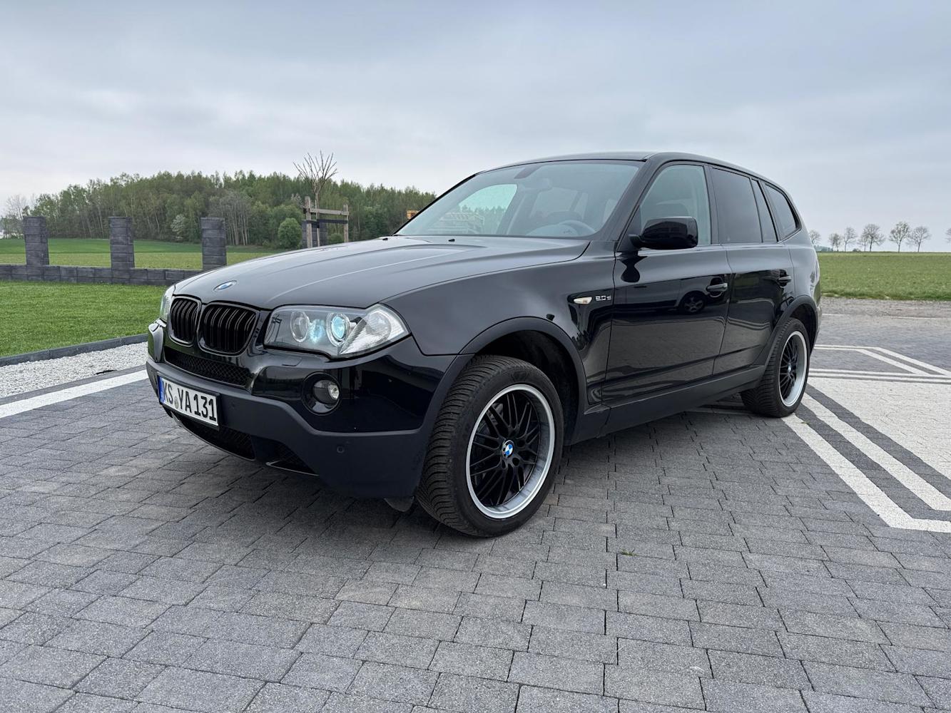 mauto BMW X3 czarna 177KM