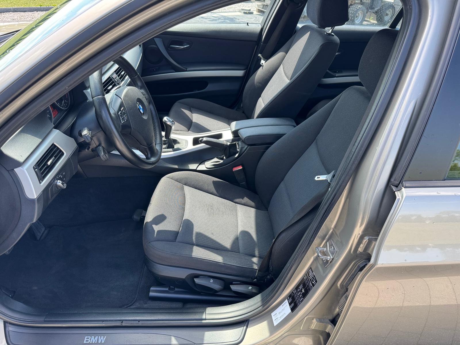 mauto BMW 318D Touring złota 143KM