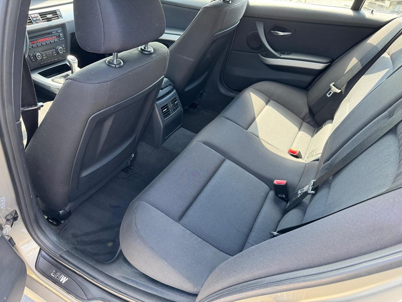 mauto BMW 318D Touring złota 143KM