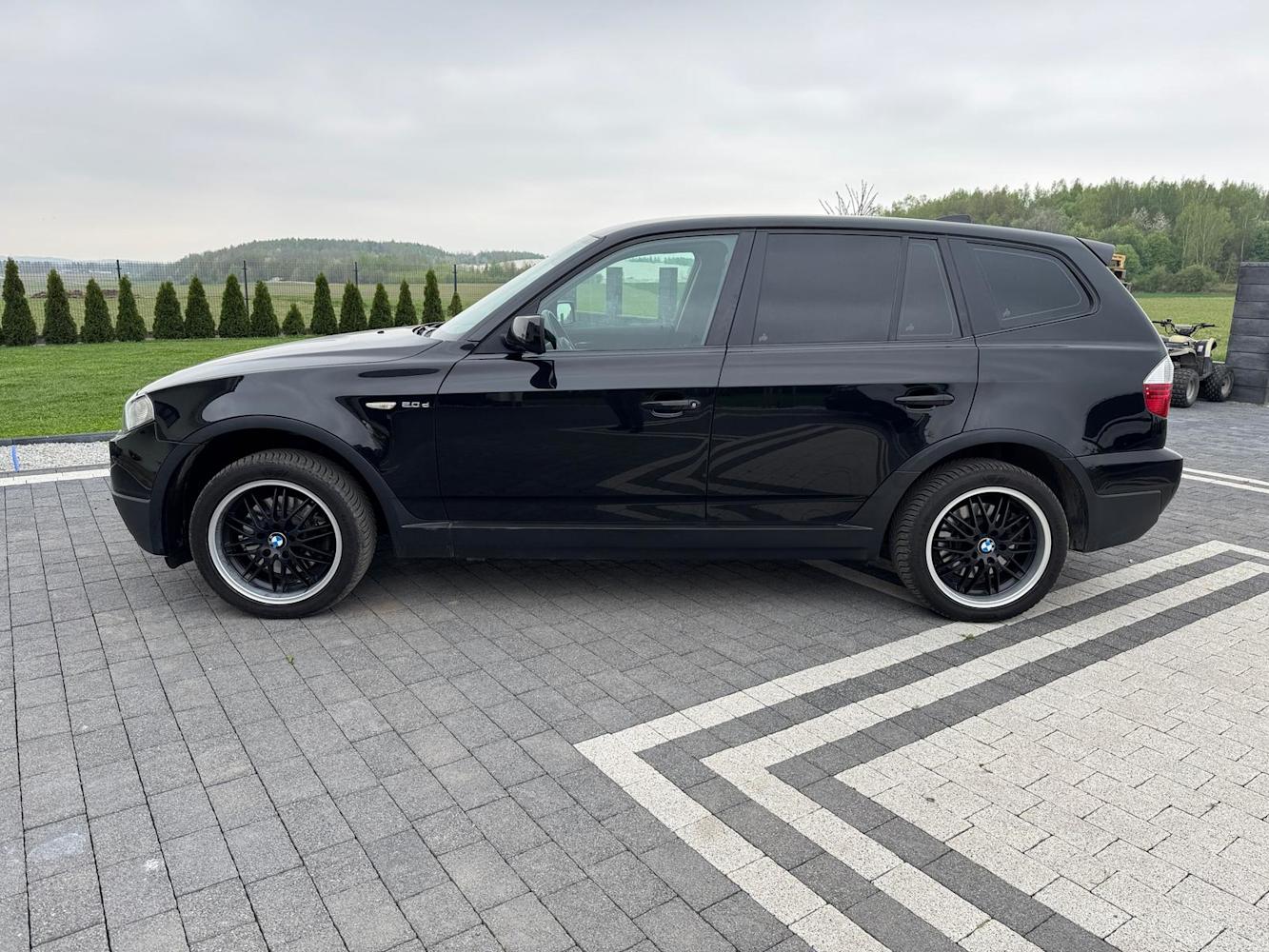 mauto BMW X3 czarna 177KM