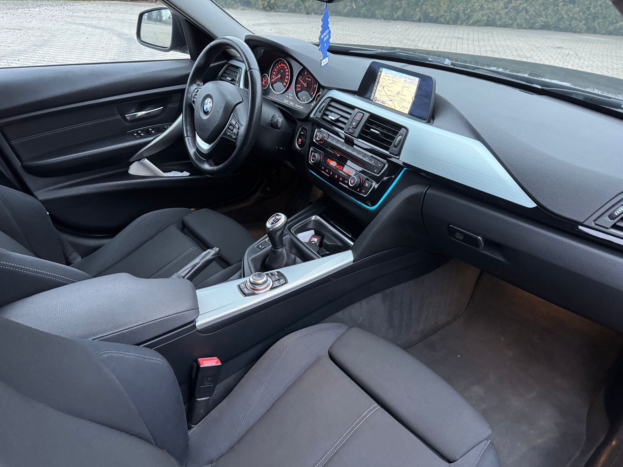 mauto BMW 318 Touring Sport-Line 143KM