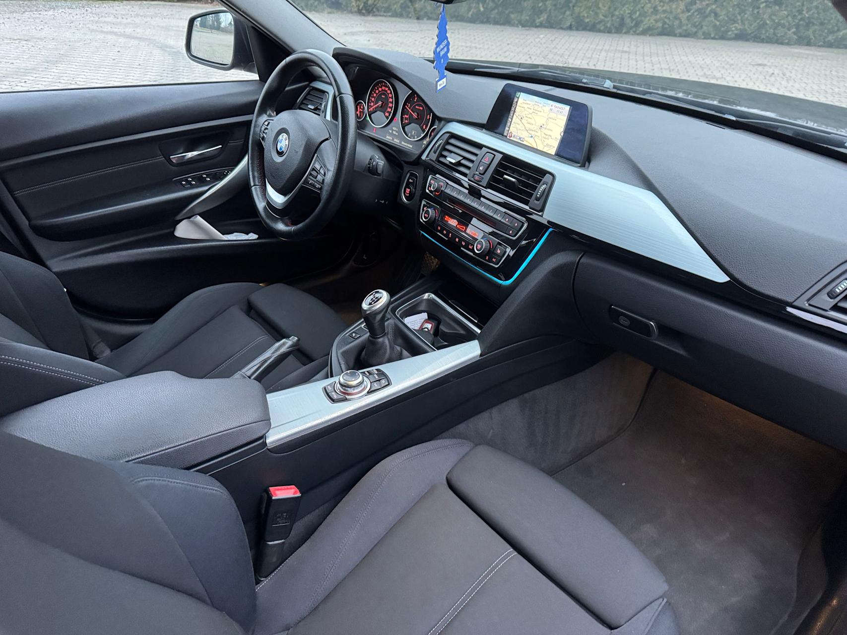 mauto BMW 318 Touring Sport-Line 143KM