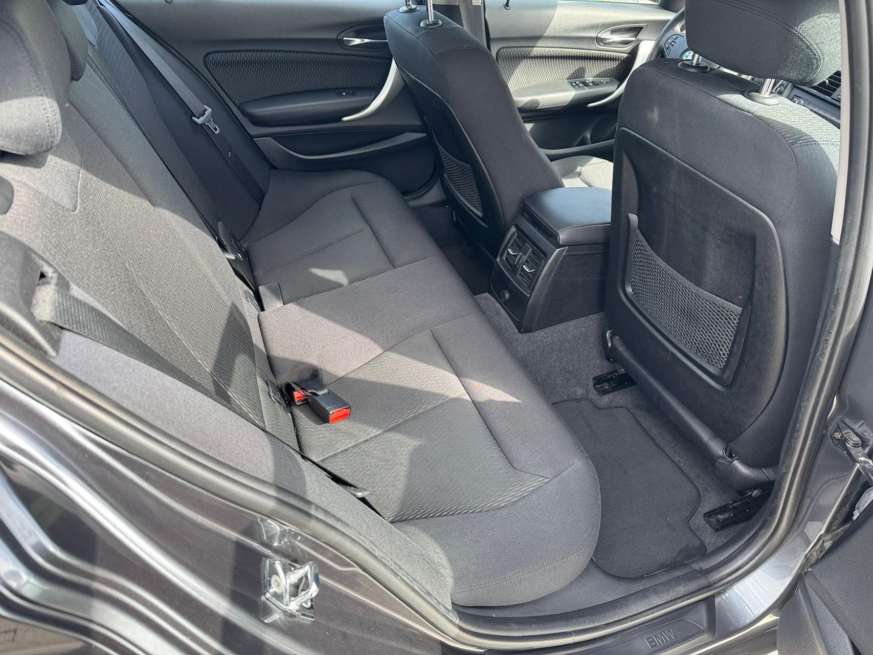 mauto BMW 118D szara 143KM