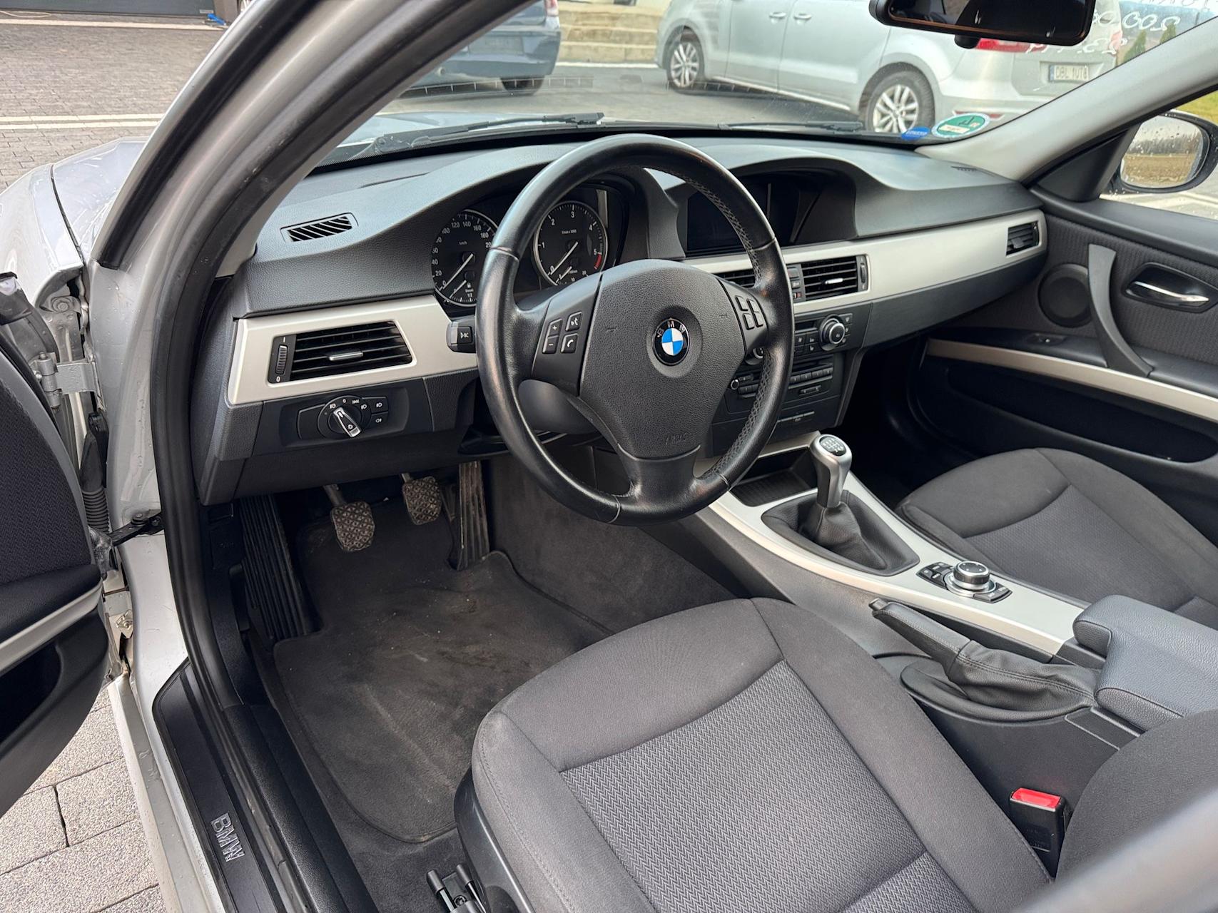 mauto BMW 318D Touring Edition Exclusive 143KM