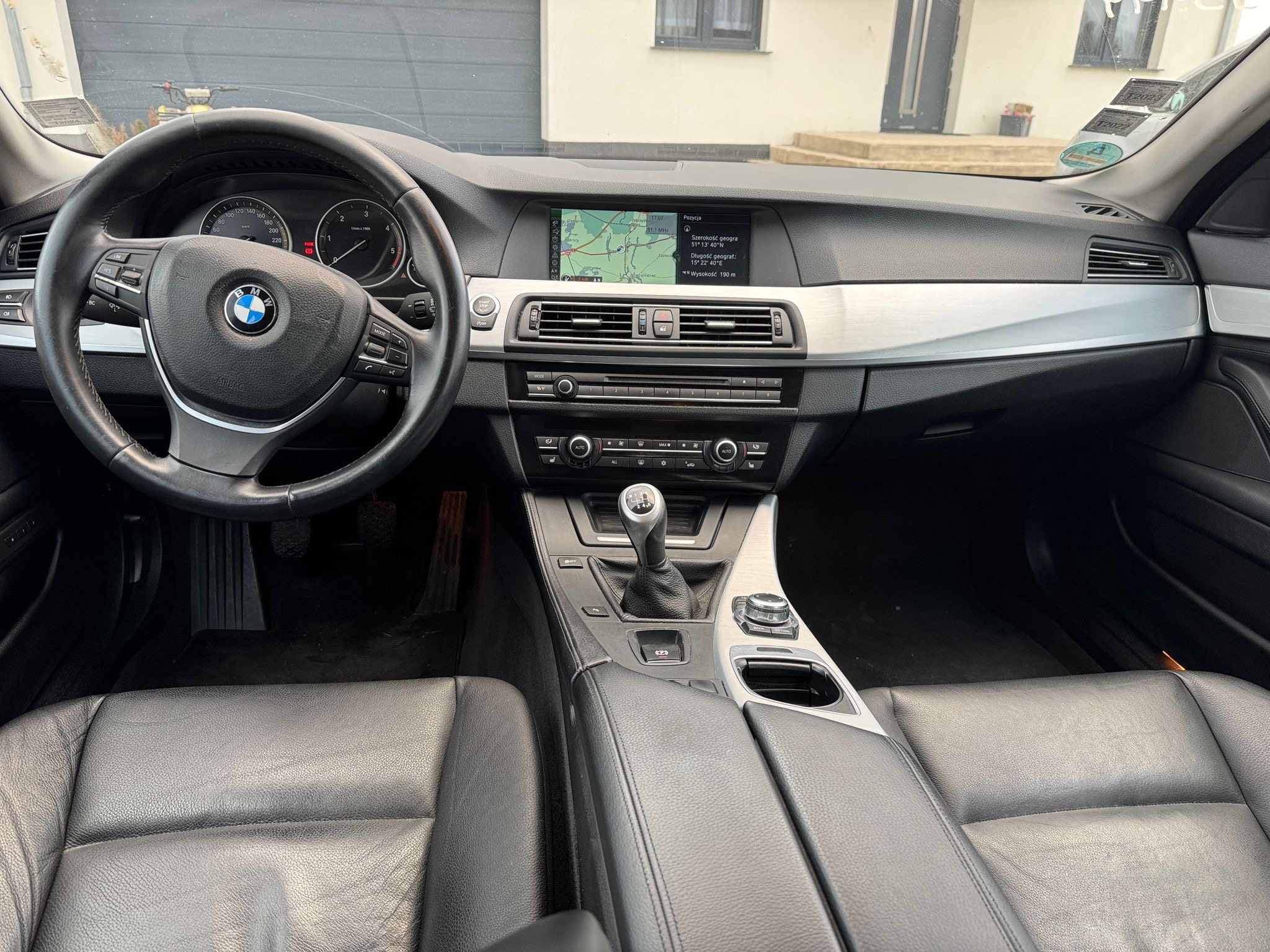 mauto BMW 520D F11 czarny manual 184KM