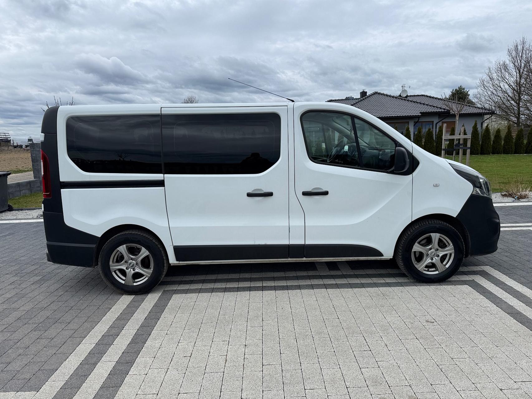 mauto Opel VIVARO 9 osób 2x klima ! 95KM