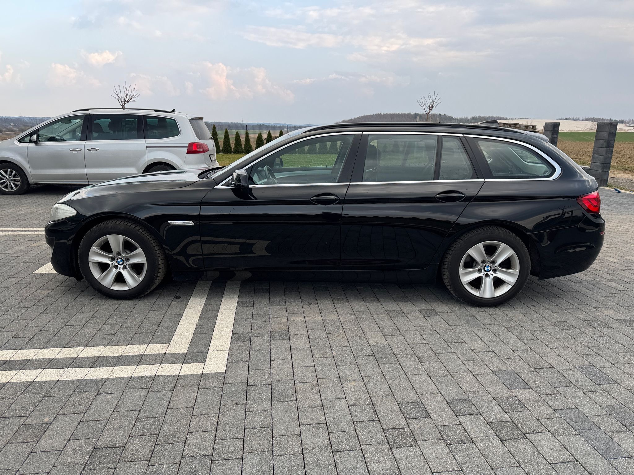 mauto BMW 520D F11 czarny manual 184KM