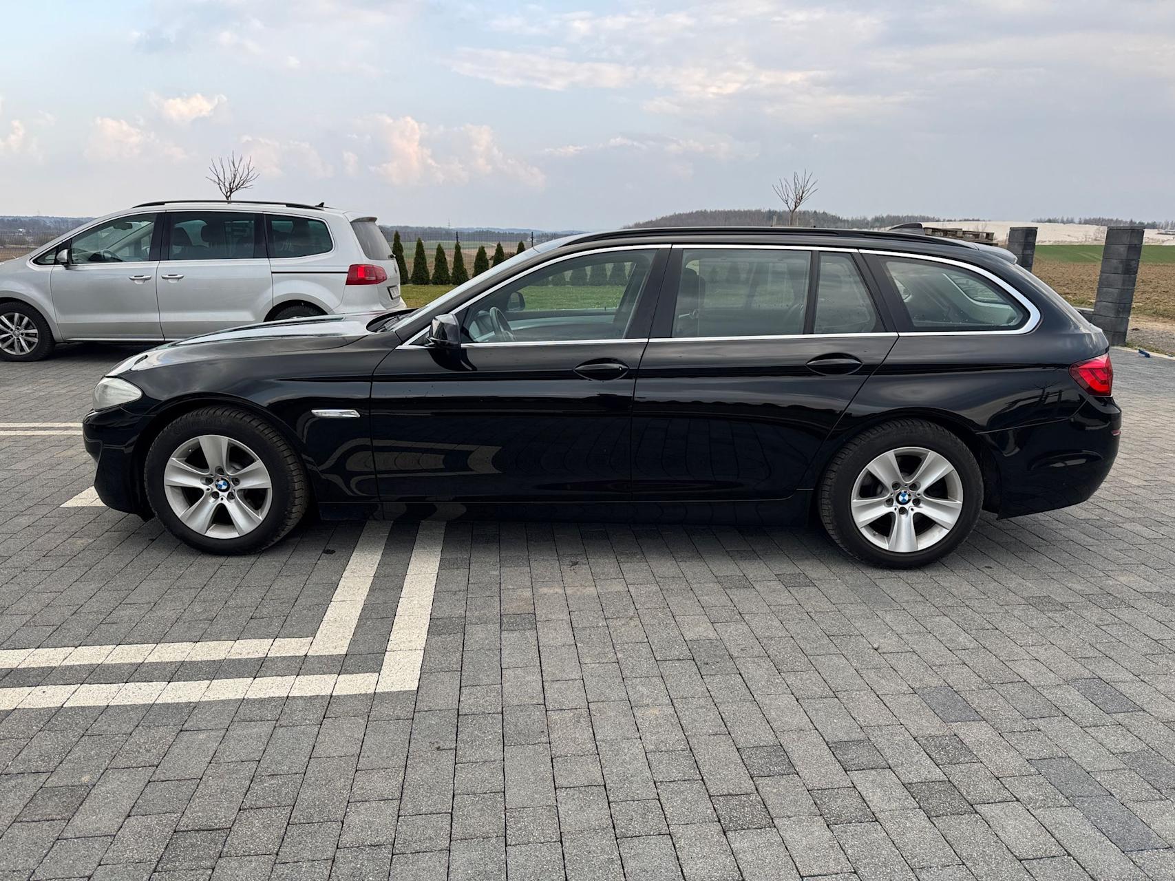 mauto BMW 520D F11 czarny manual 184KM