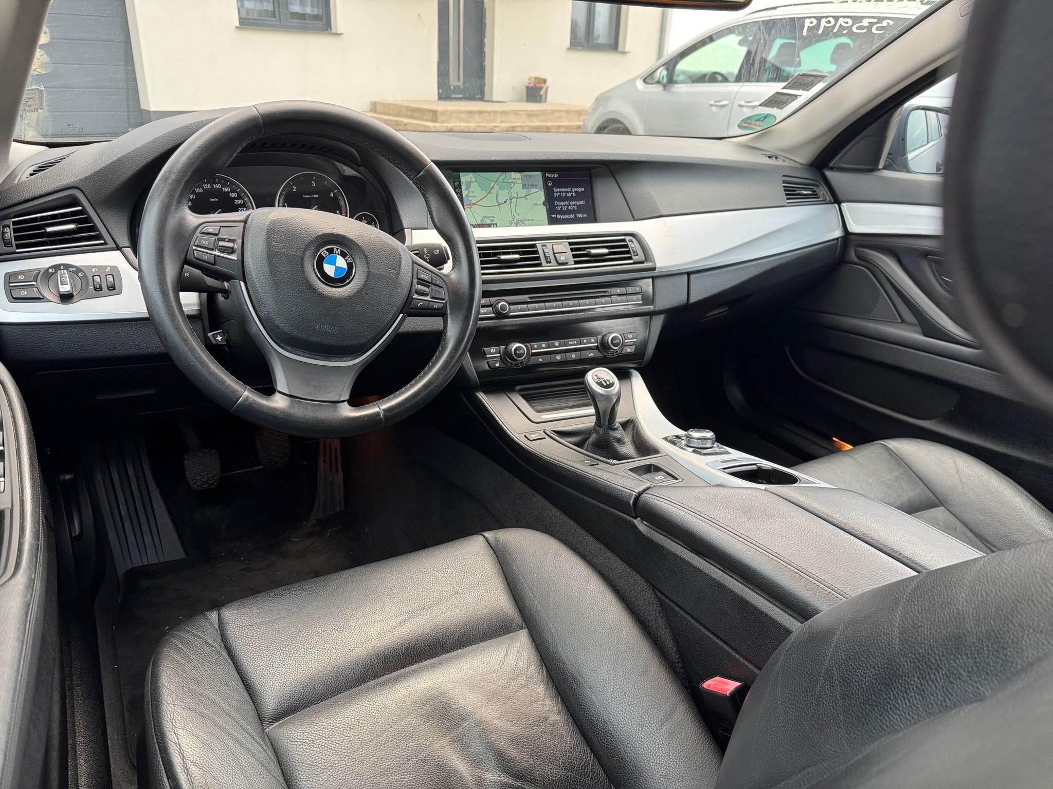 mauto BMW 520D F11 czarny manual 184KM