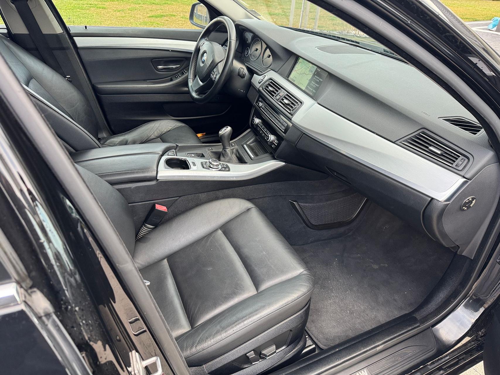 mauto BMW 520D F11 czarny manual 184KM