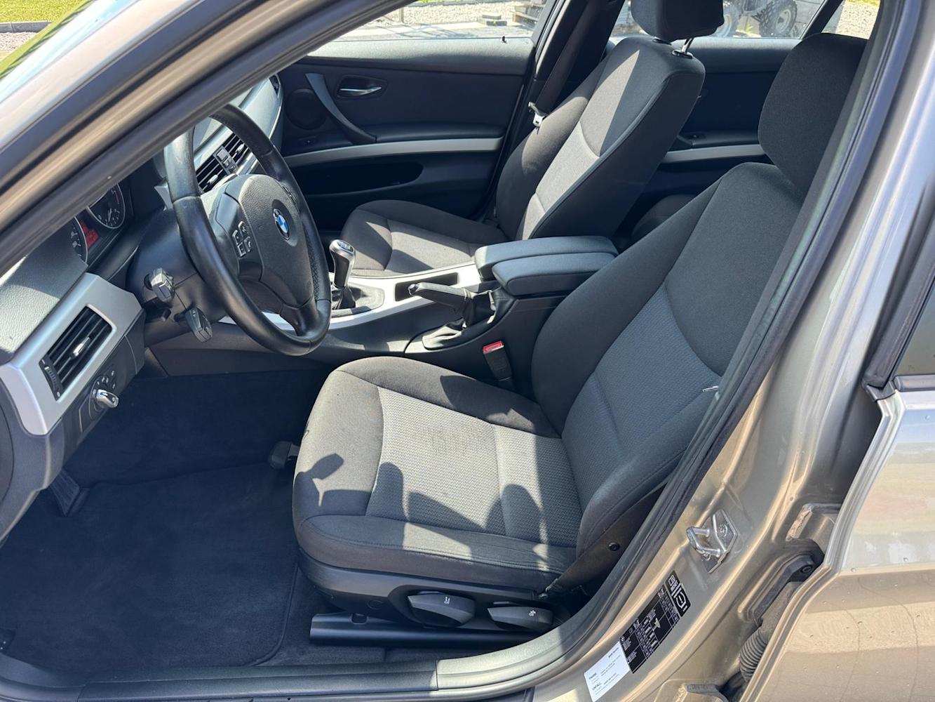 mauto BMW 318D Touring złota 143KM