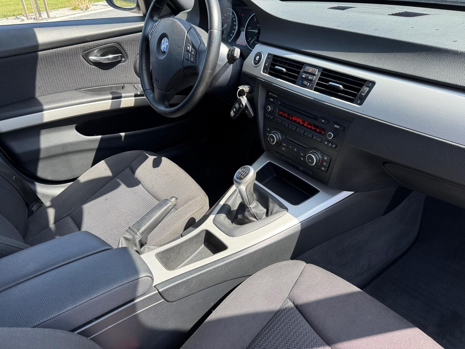 mauto BMW 318D Touring złota 143KM