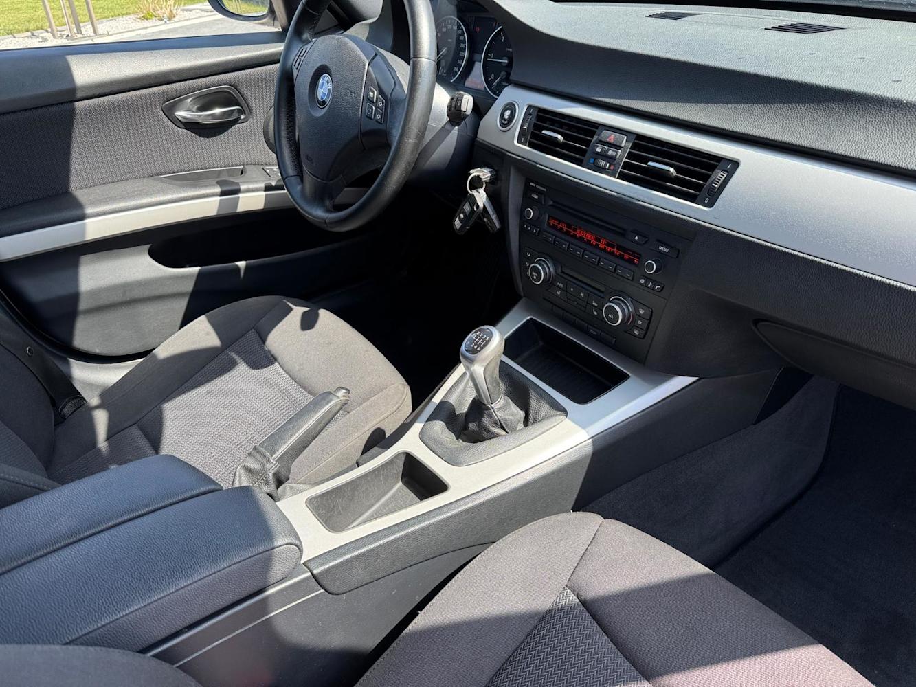 mauto BMW 318D Touring złota 143KM