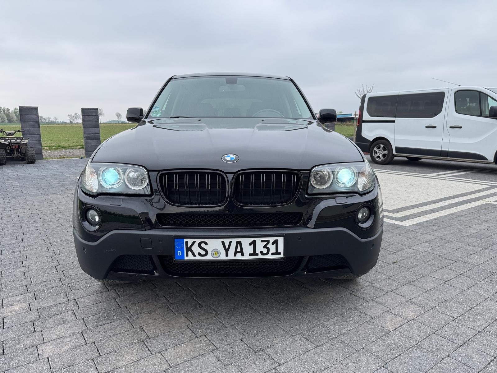 mauto BMW X3 czarna 177KM