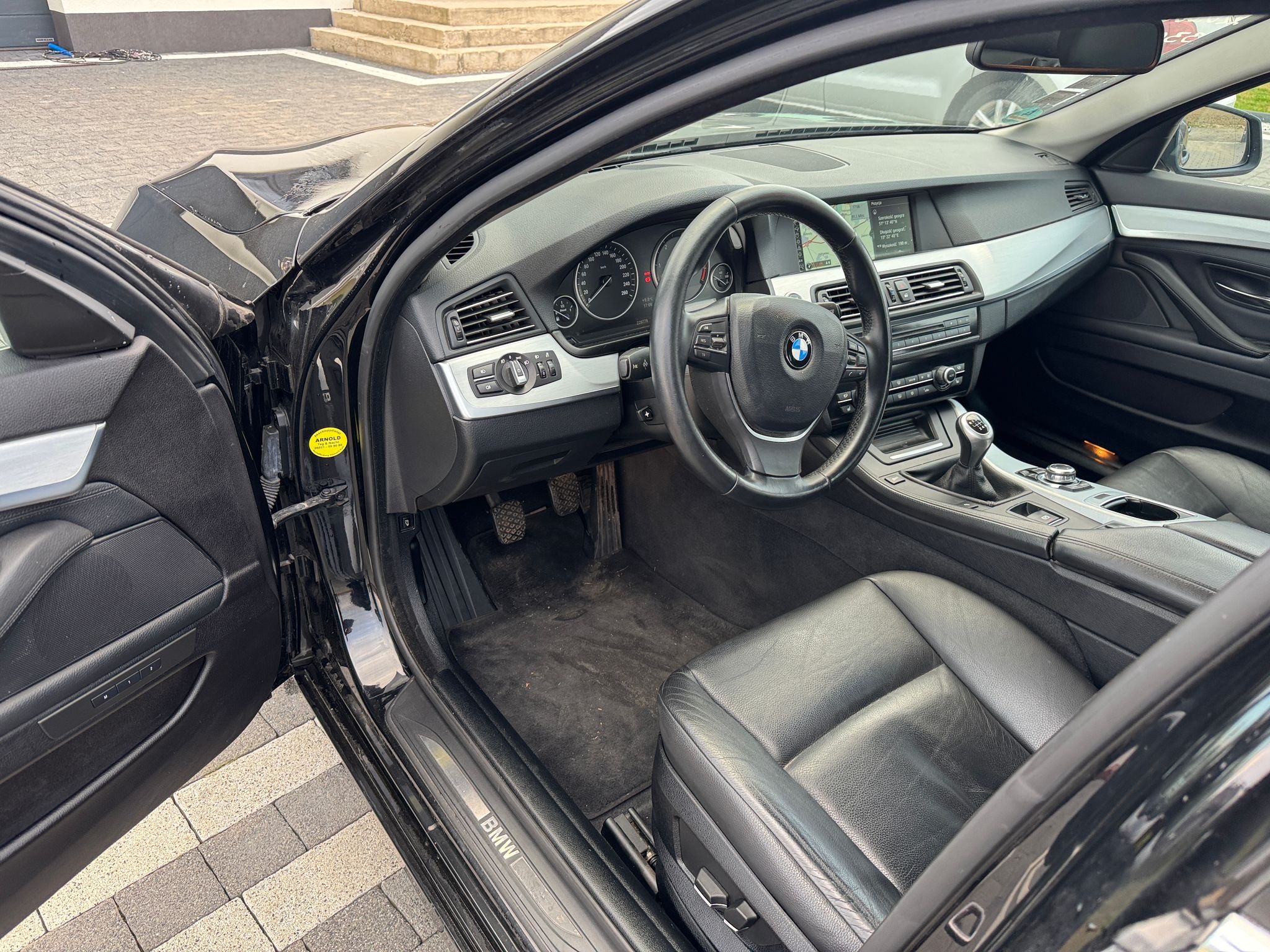 mauto BMW 520D F11 czarny manual 184KM