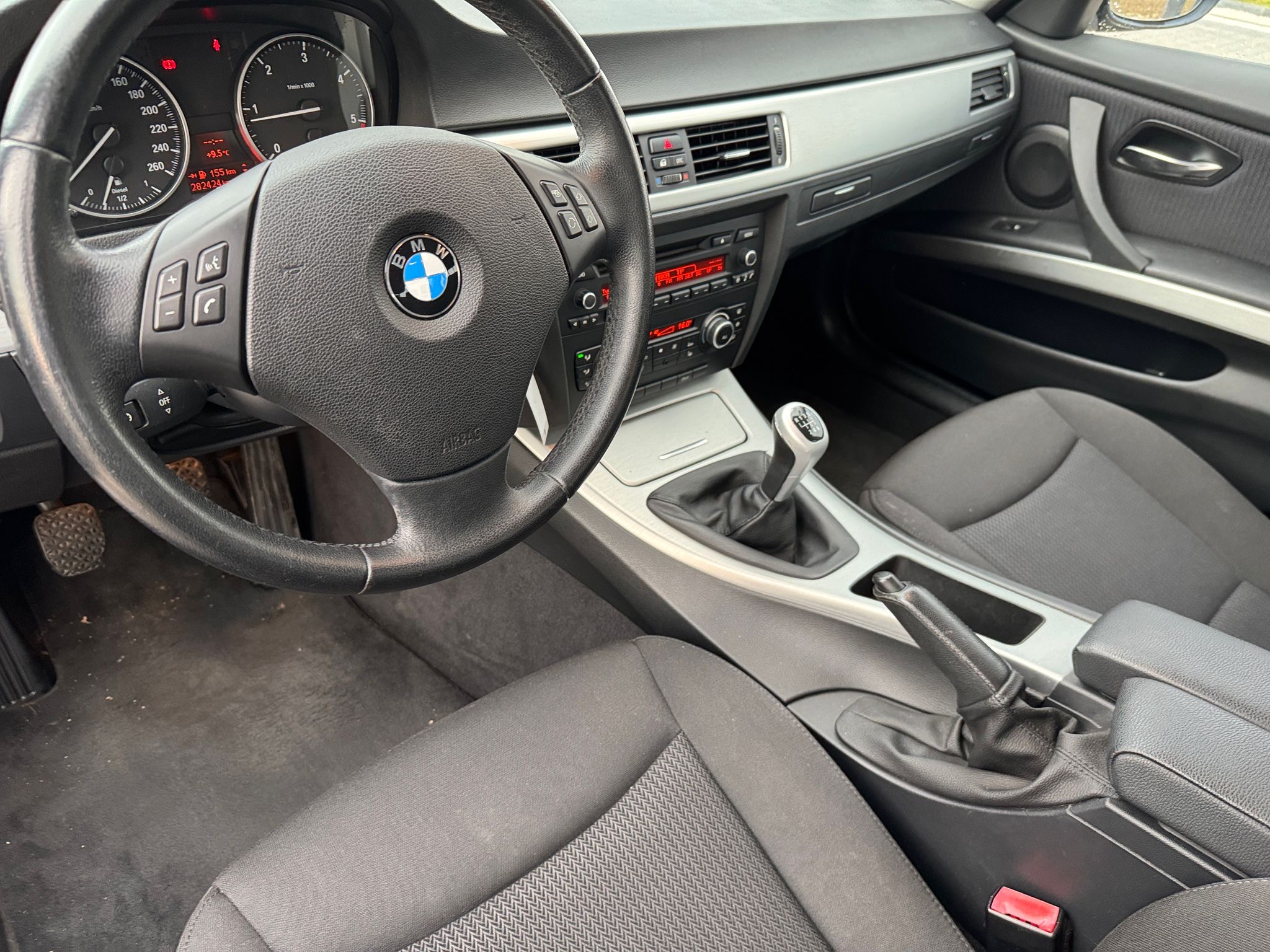 mauto BMW 318D sedan 280TKM 143KM
