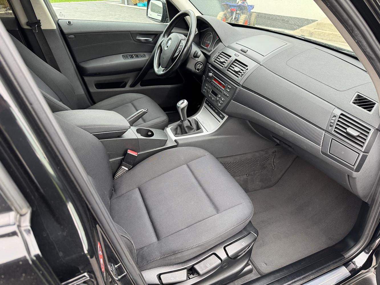 mauto BMW X3 czarna 177KM