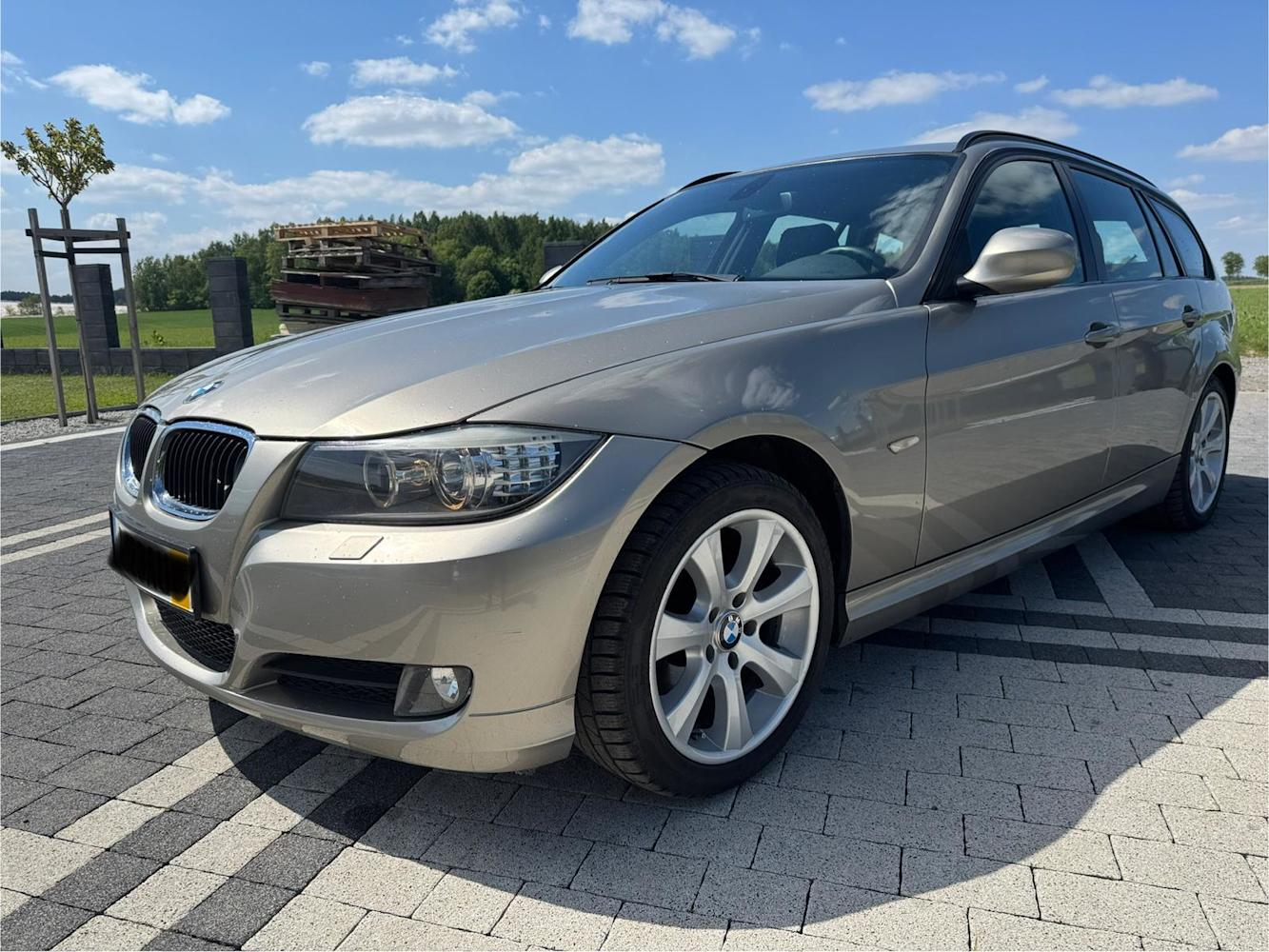 mauto BMW 318D Touring złota 143KM