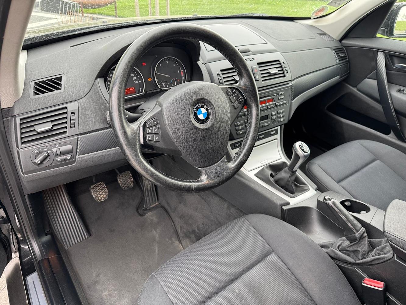 mauto BMW X3 czarna 177KM