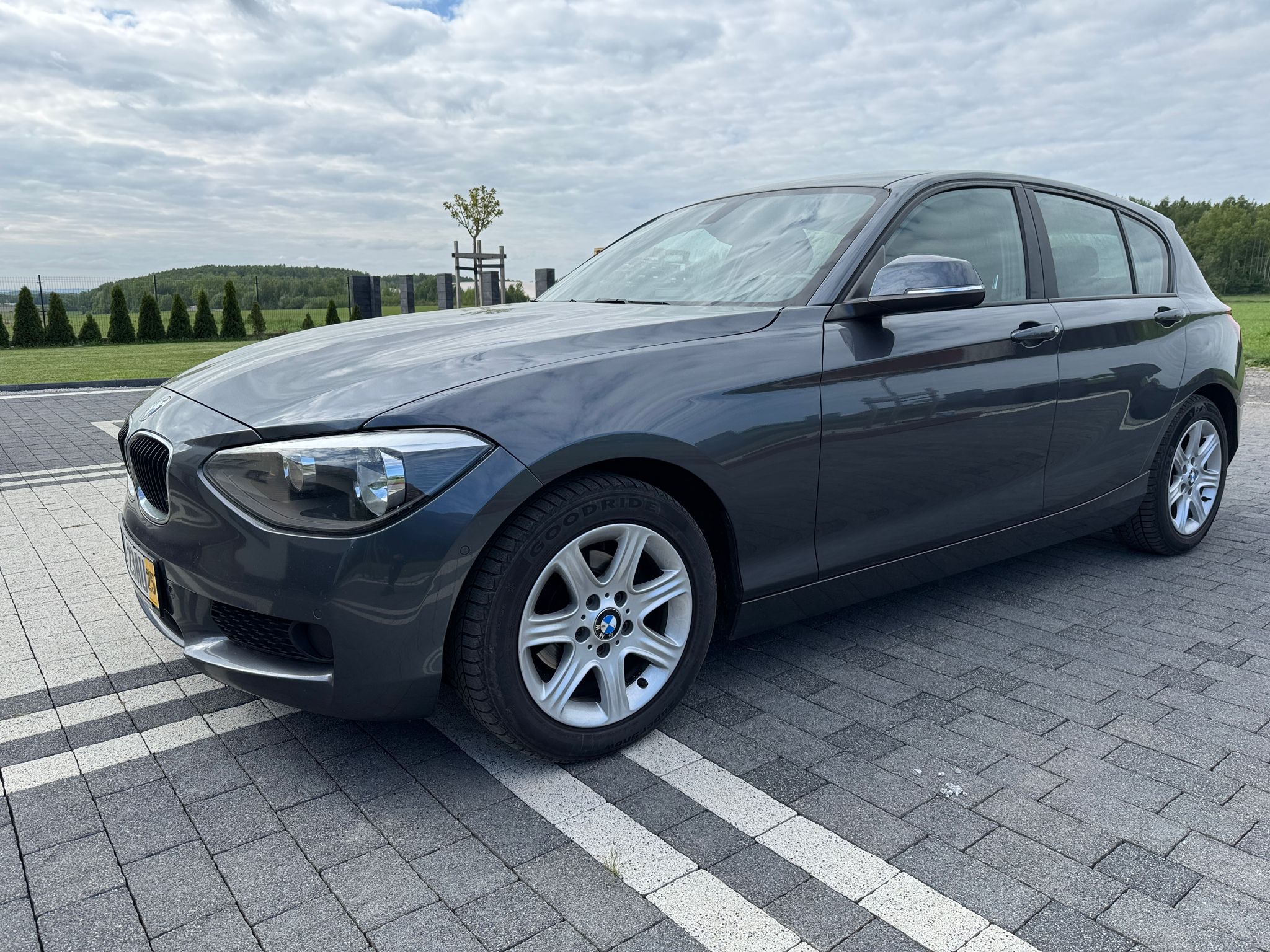 mauto BMW 118D szara 143KM