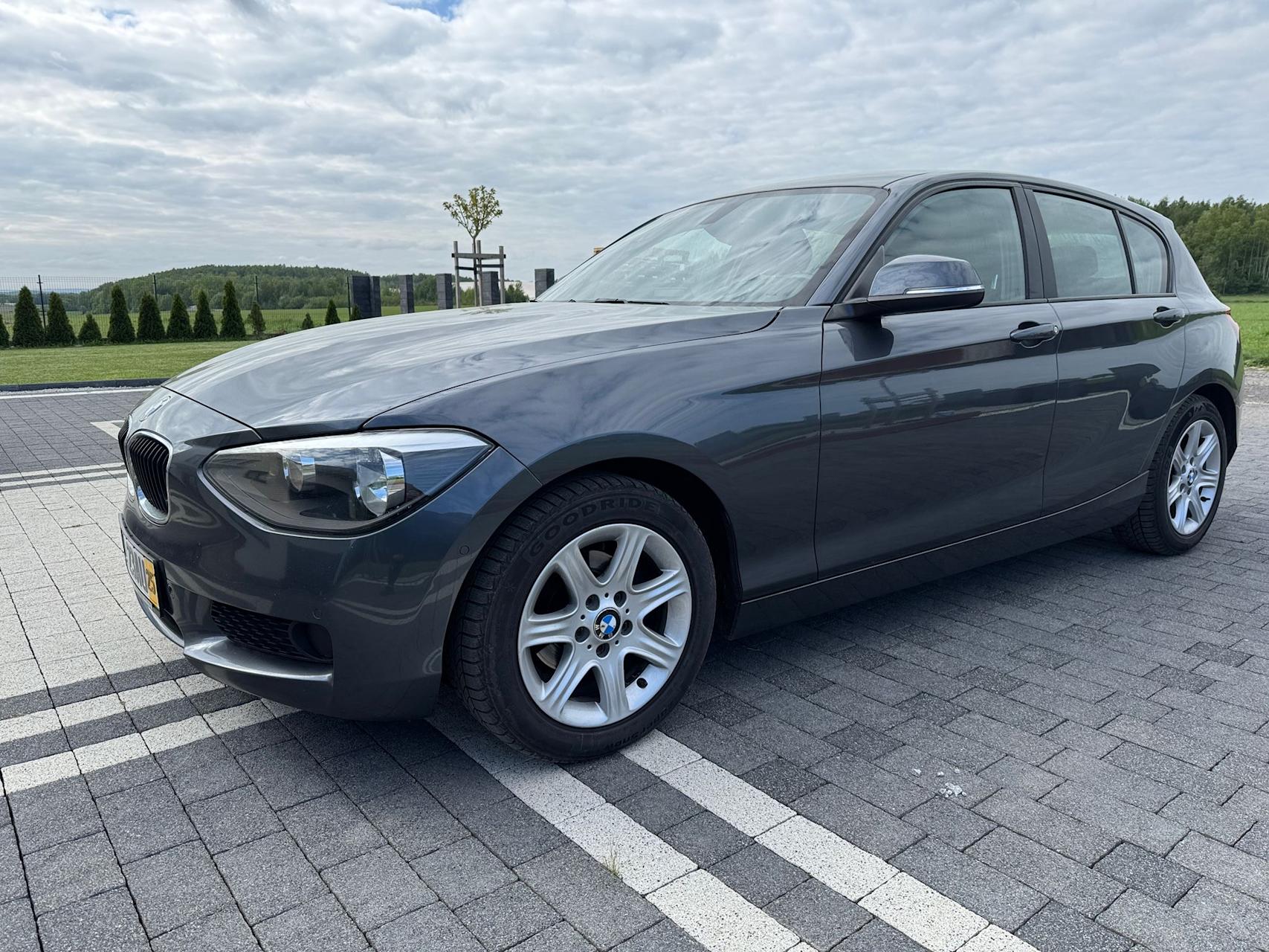 mauto BMW 118D szara 143KM