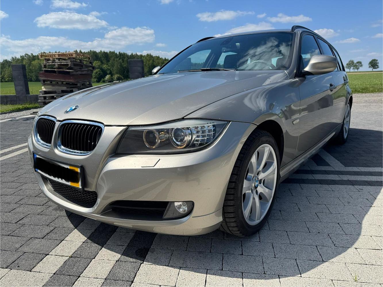 mauto BMW 318D Touring złota 143KM