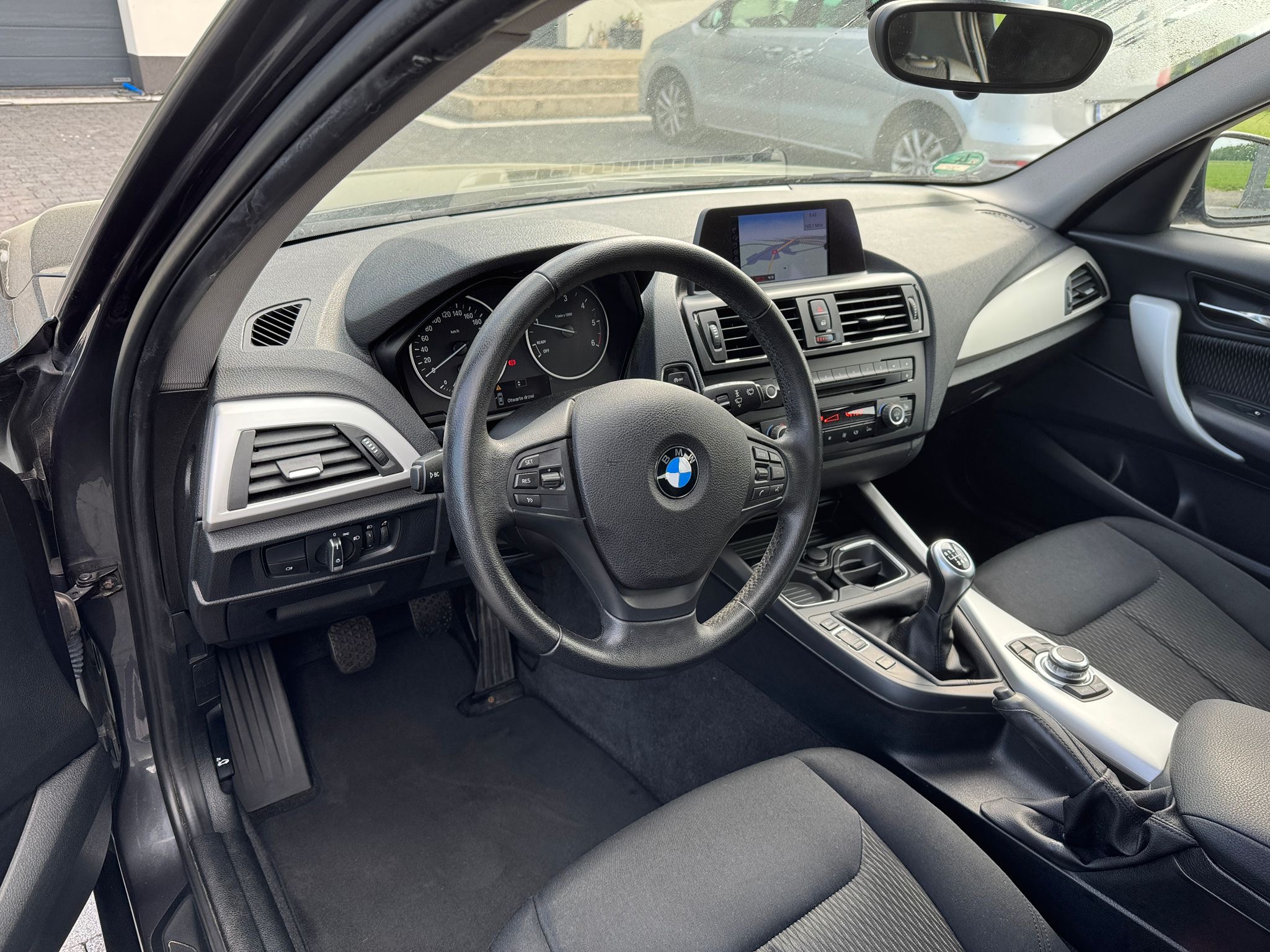 mauto BMW 118D szara 143KM