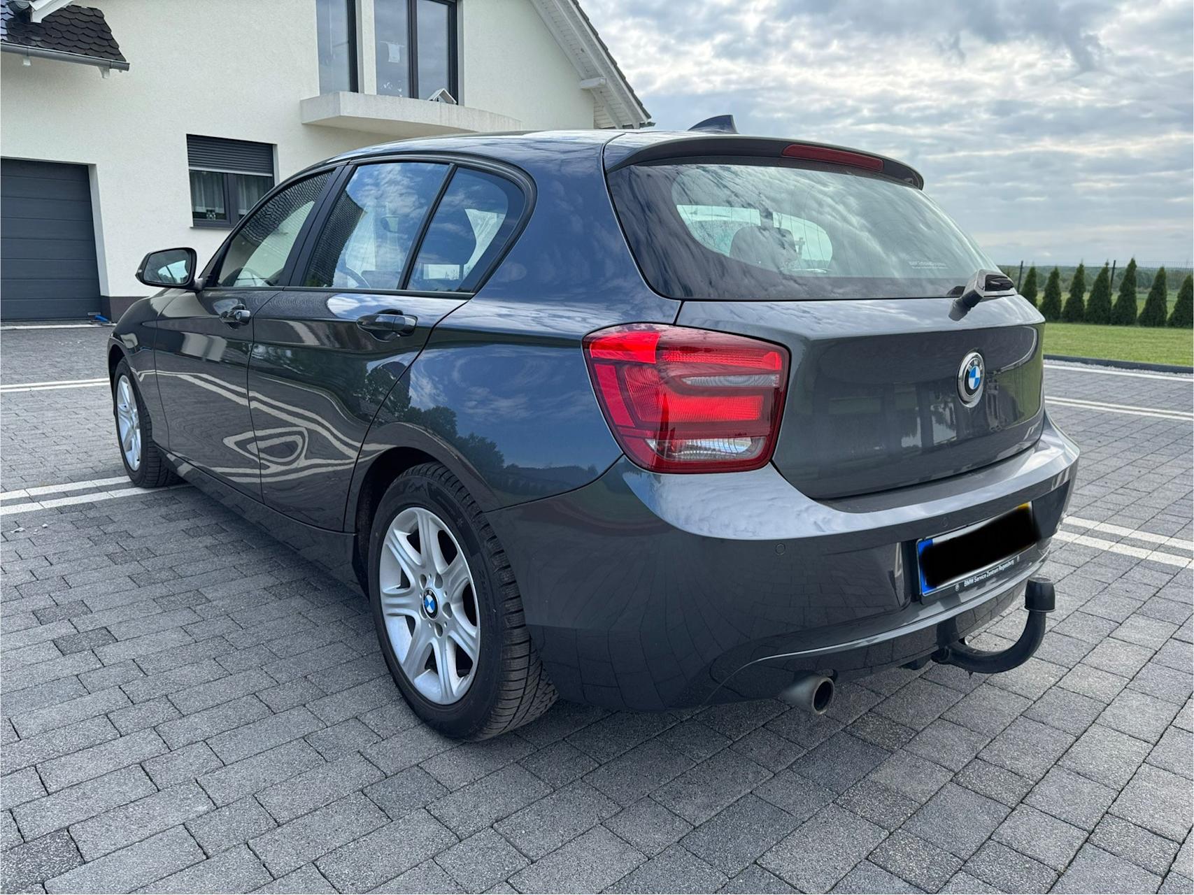 mauto BMW 118D szara 143KM