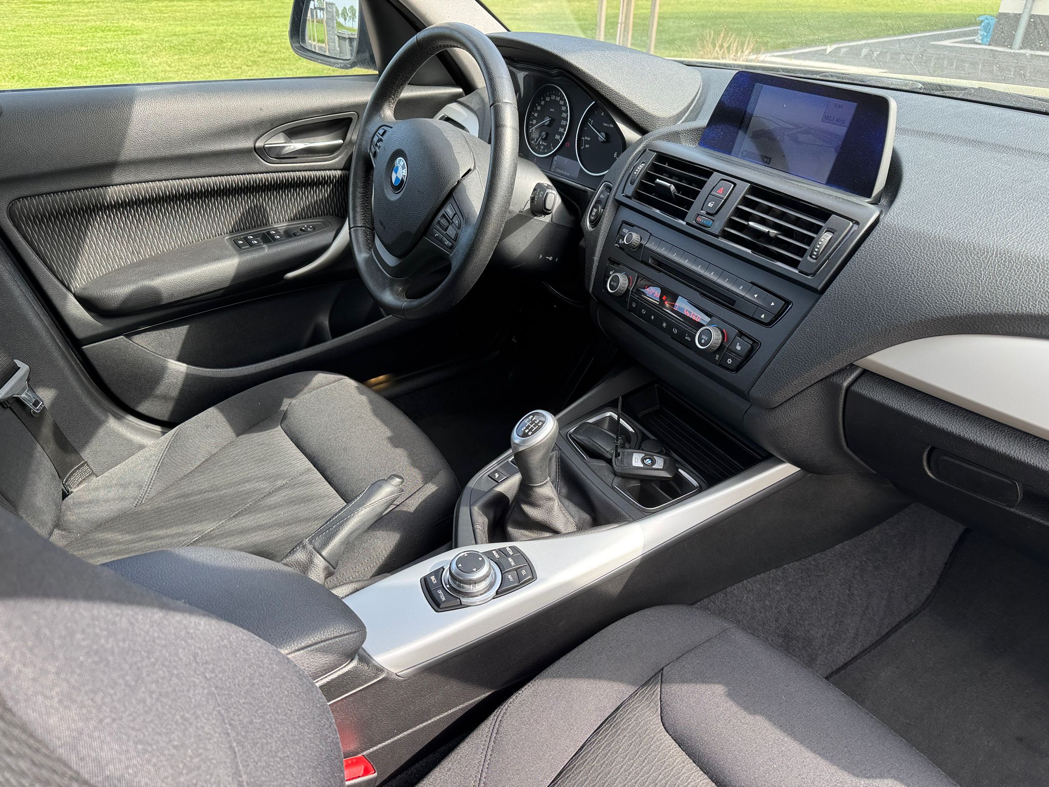 mauto BMW 118D szara 143KM