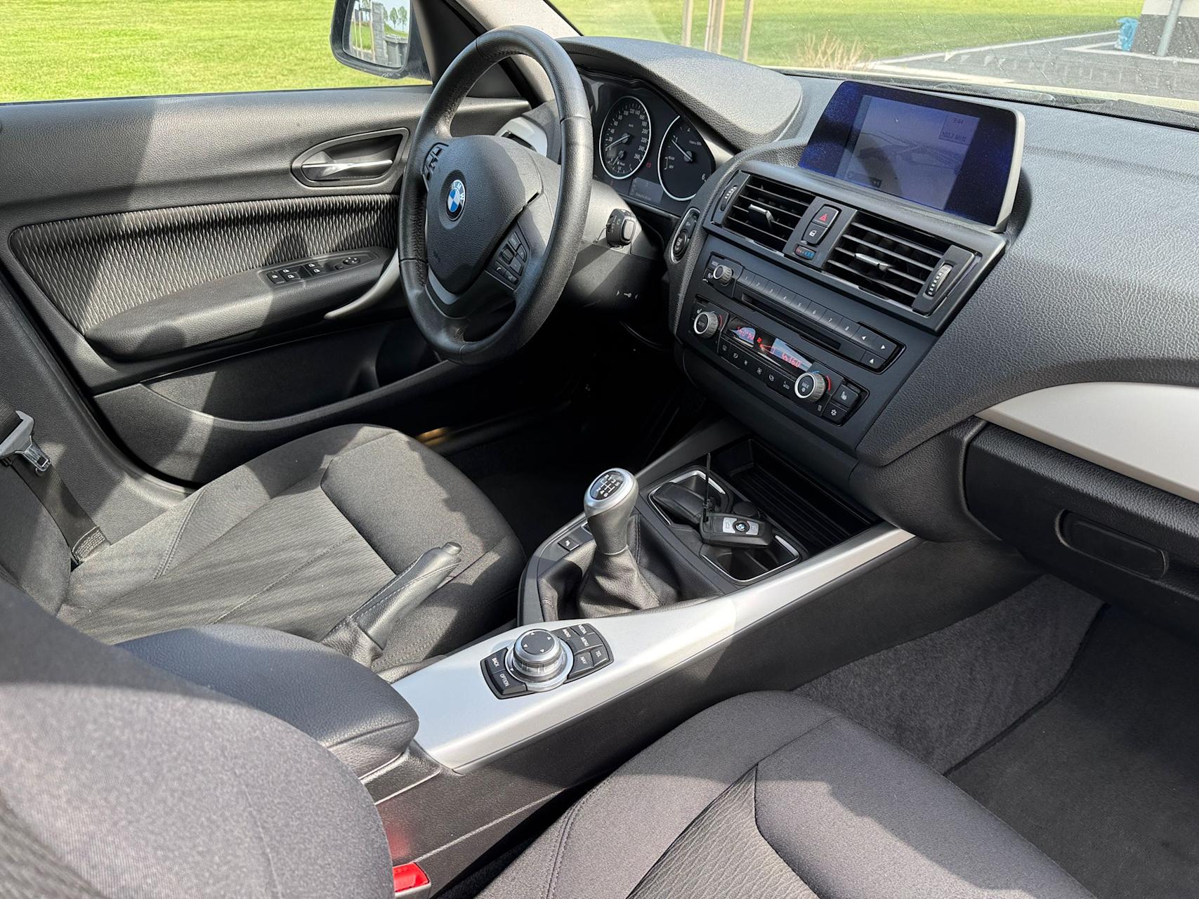 mauto BMW 118D szara 143KM