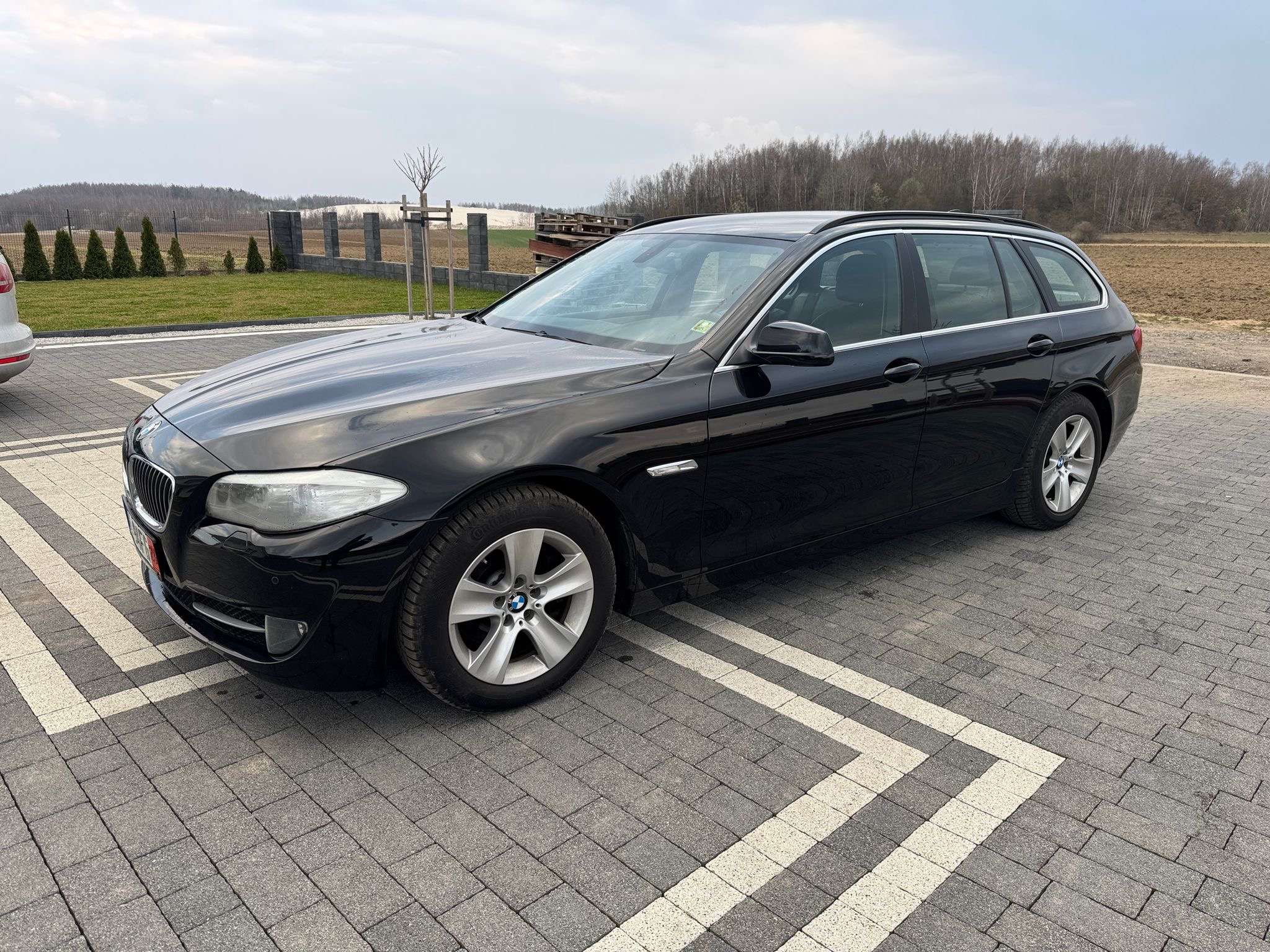 mauto BMW 520D F11 czarny manual 184KM