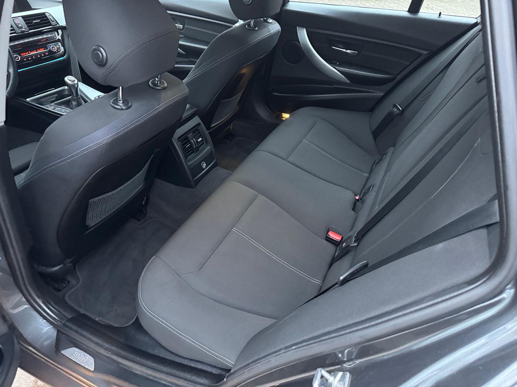 mauto BMW 318 Touring Sport-Line 143KM