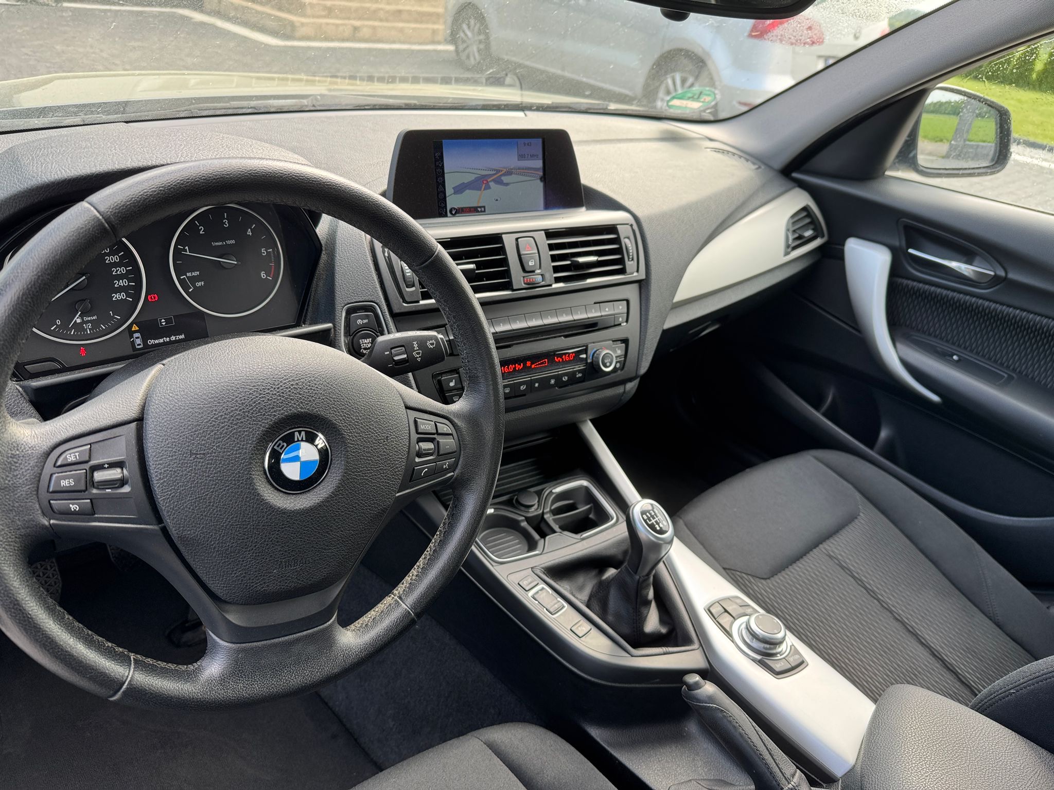mauto BMW 118D szara 143KM
