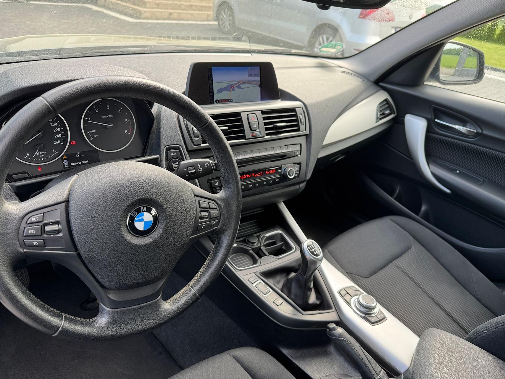 mauto BMW 118D szara 143KM