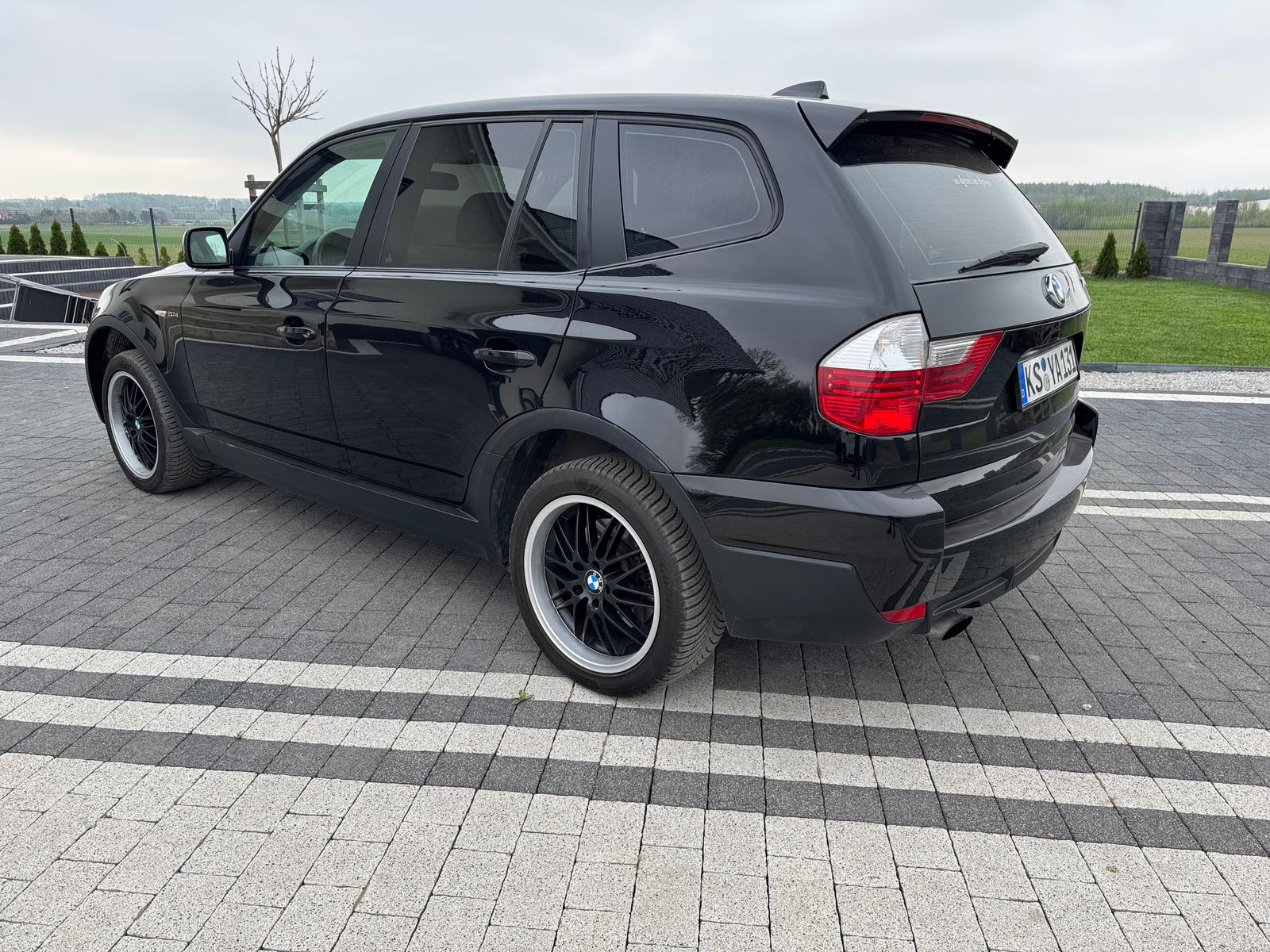 mauto BMW X3 czarna 177KM