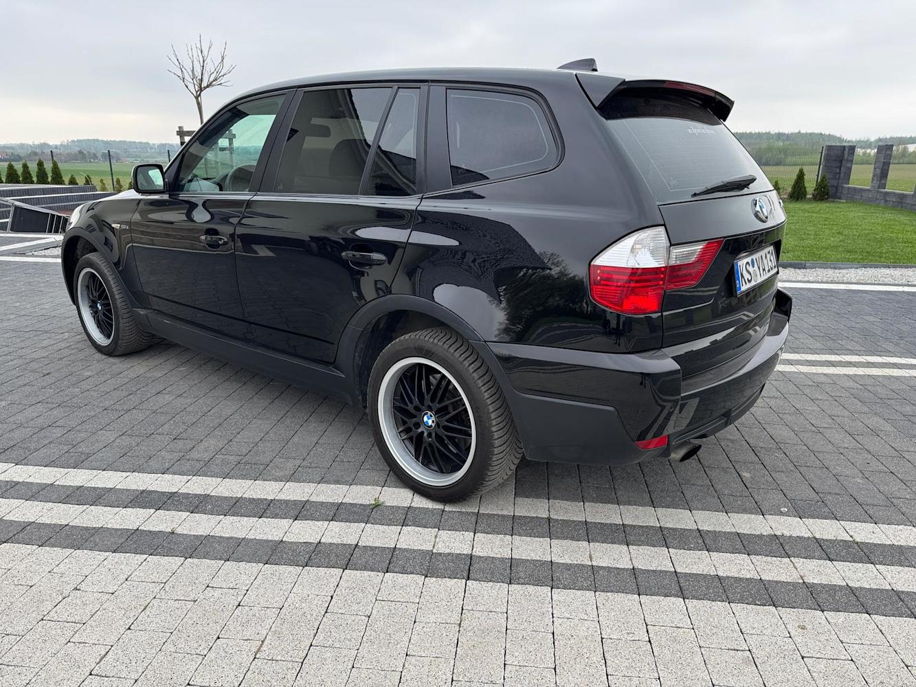 mauto BMW X3 czarna 177KM