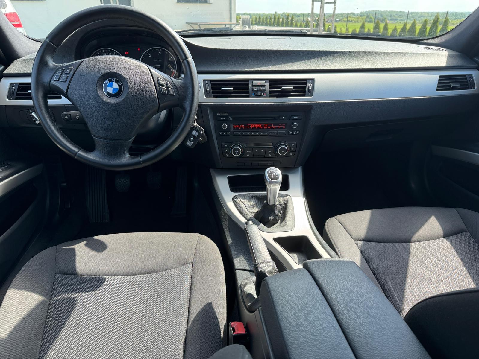 mauto BMW 318D Touring złota 143KM