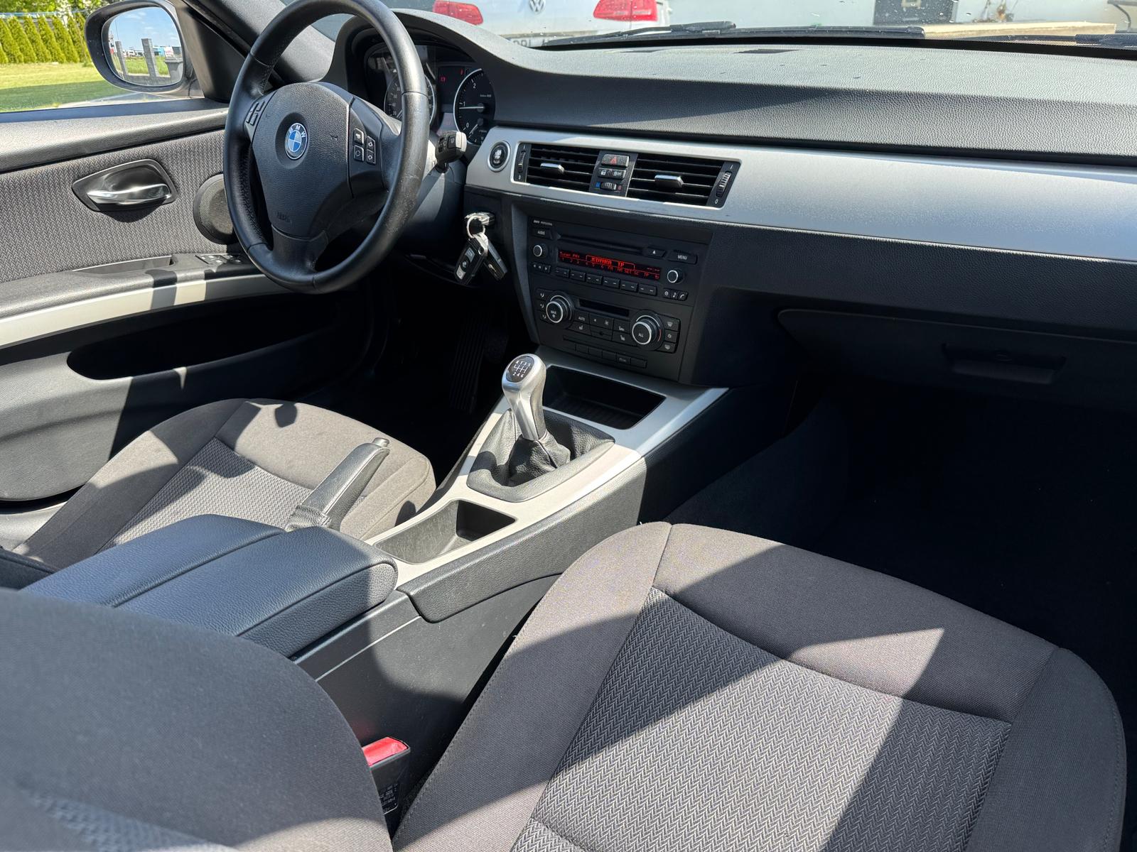 mauto BMW 318D Touring złota 143KM