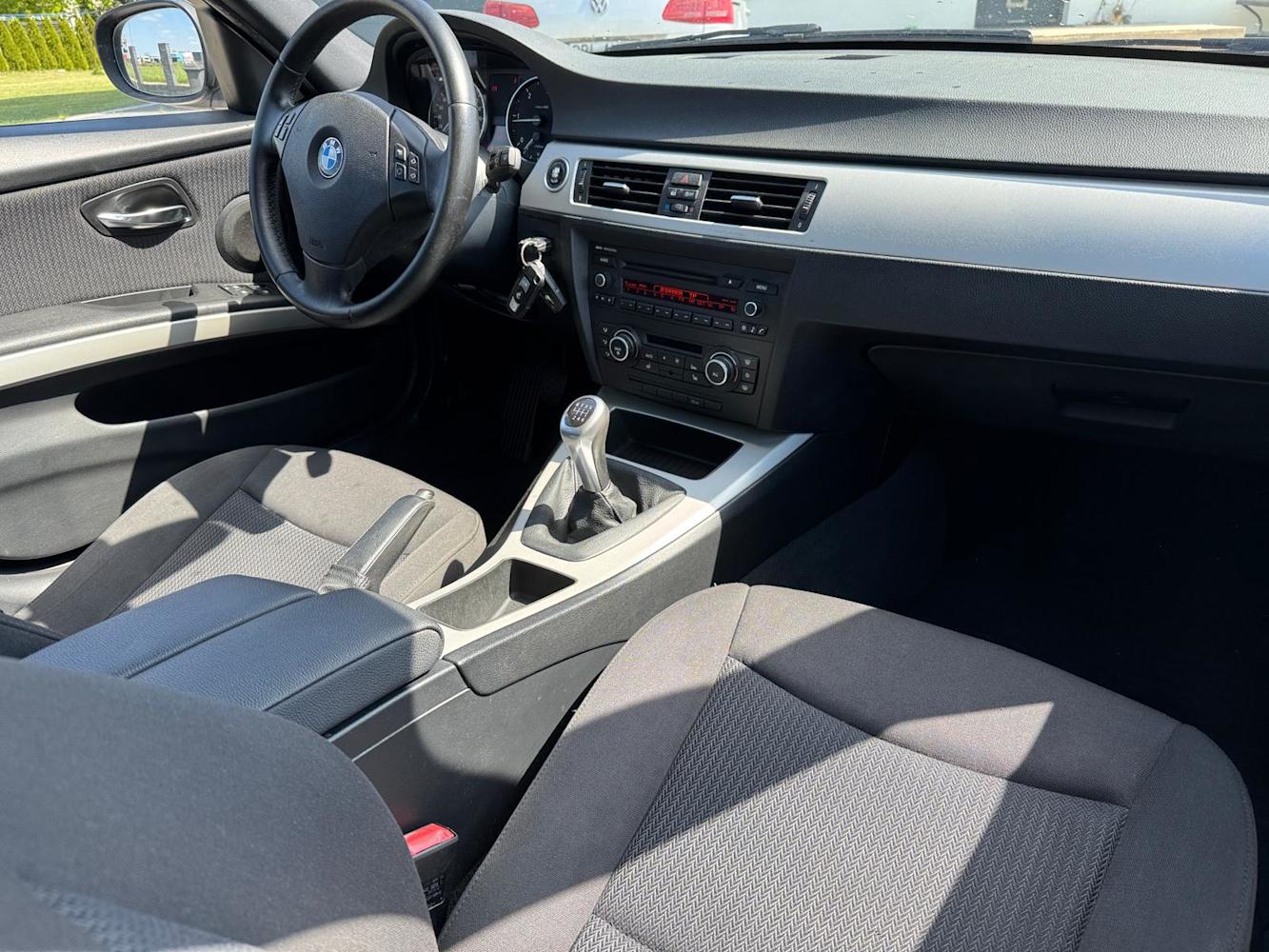 mauto BMW 318D Touring złota 143KM